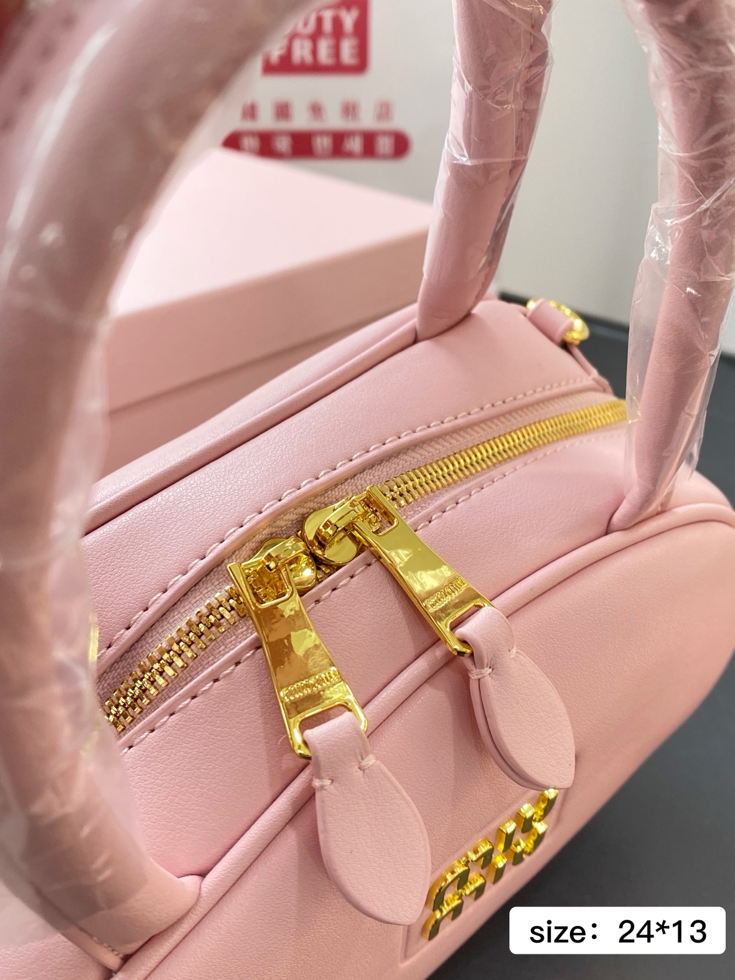 MiuMiu ショルダーストラップ付き レザー トップハンドルバッグ