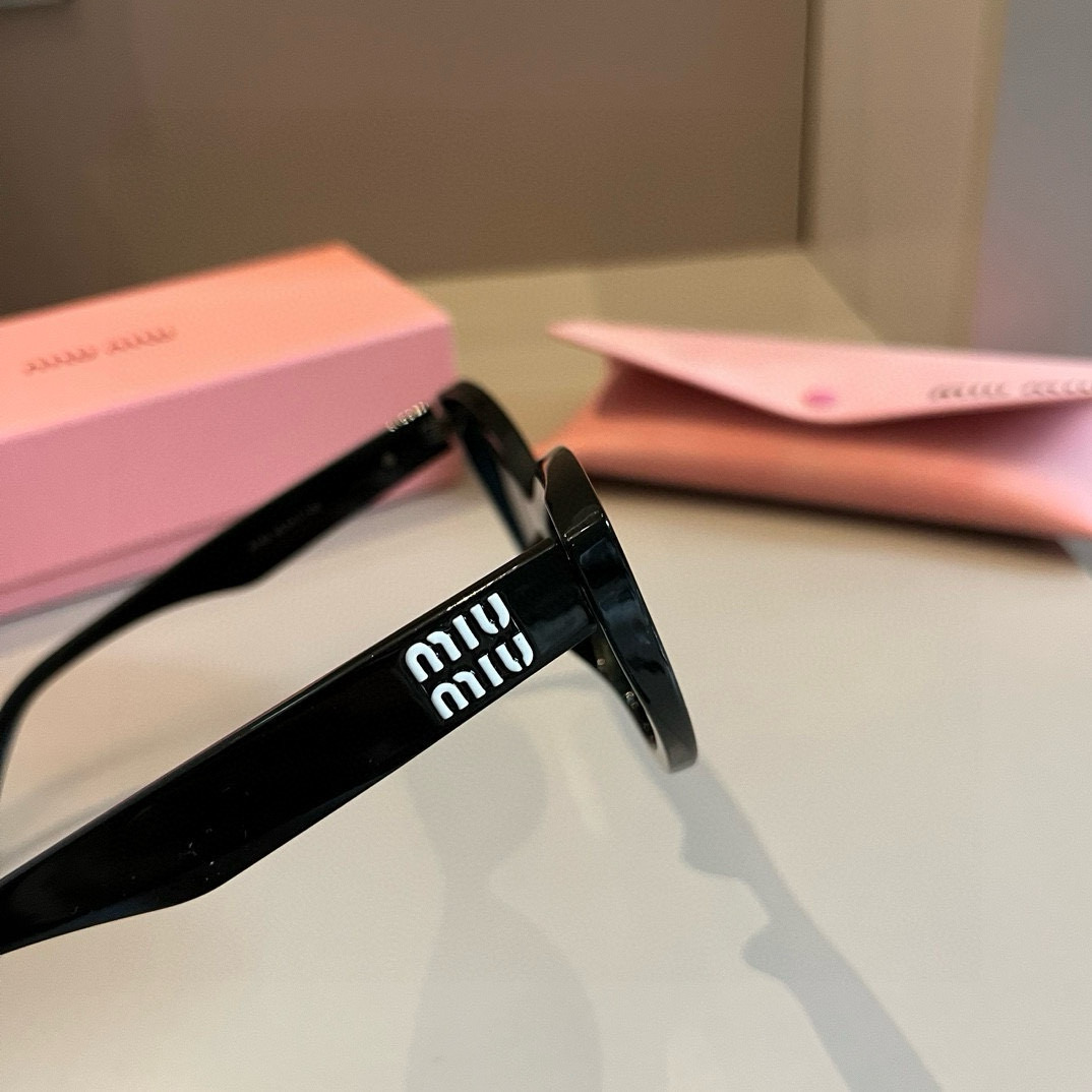 MMIUMIU 2024年新作 サングラス キャットアイ 旅行の必需品 人気スター愛用モデル