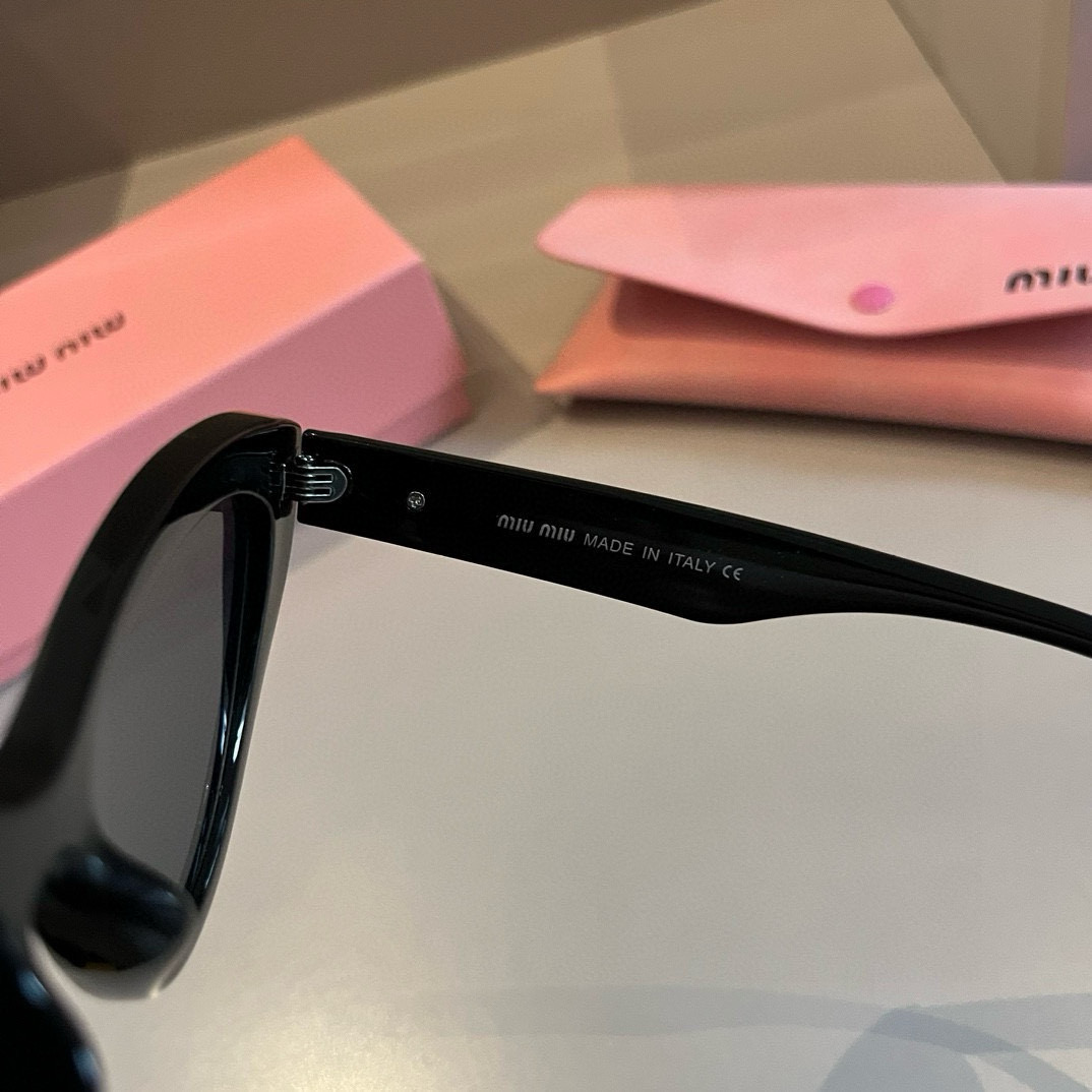 MMIUMIU 2024年新作 サングラス キャットアイ 旅行の必需品 人気スター愛用モデル