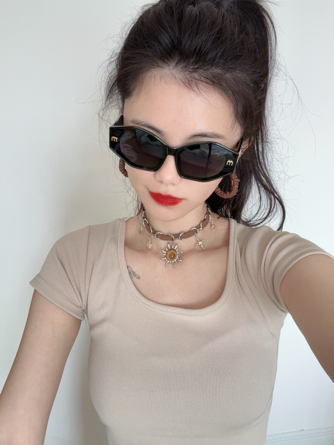 MIUMIU/ミュウミュウ🖇🖇2025年早春🌟輝く新作が華麗に登場❤❤サングラスのトレンドアイテム M7232