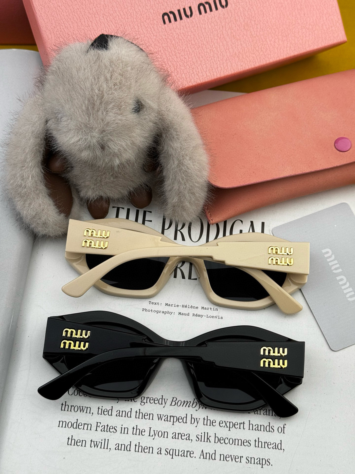 MIUMIU/ミュウミュウ🖇🖇2025年早春🌟輝く新作が華麗に登場❤❤サングラスのトレンドアイテム M7232