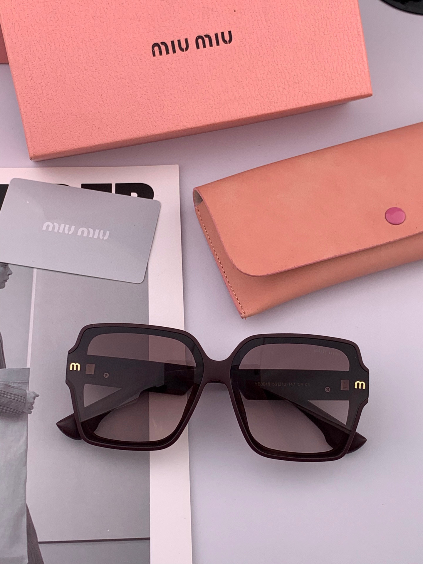 MIUMIU/ミュウミュウ 2025年スプリングコレクション🌟新作登場！❤❤サングラスの必需品 M9304