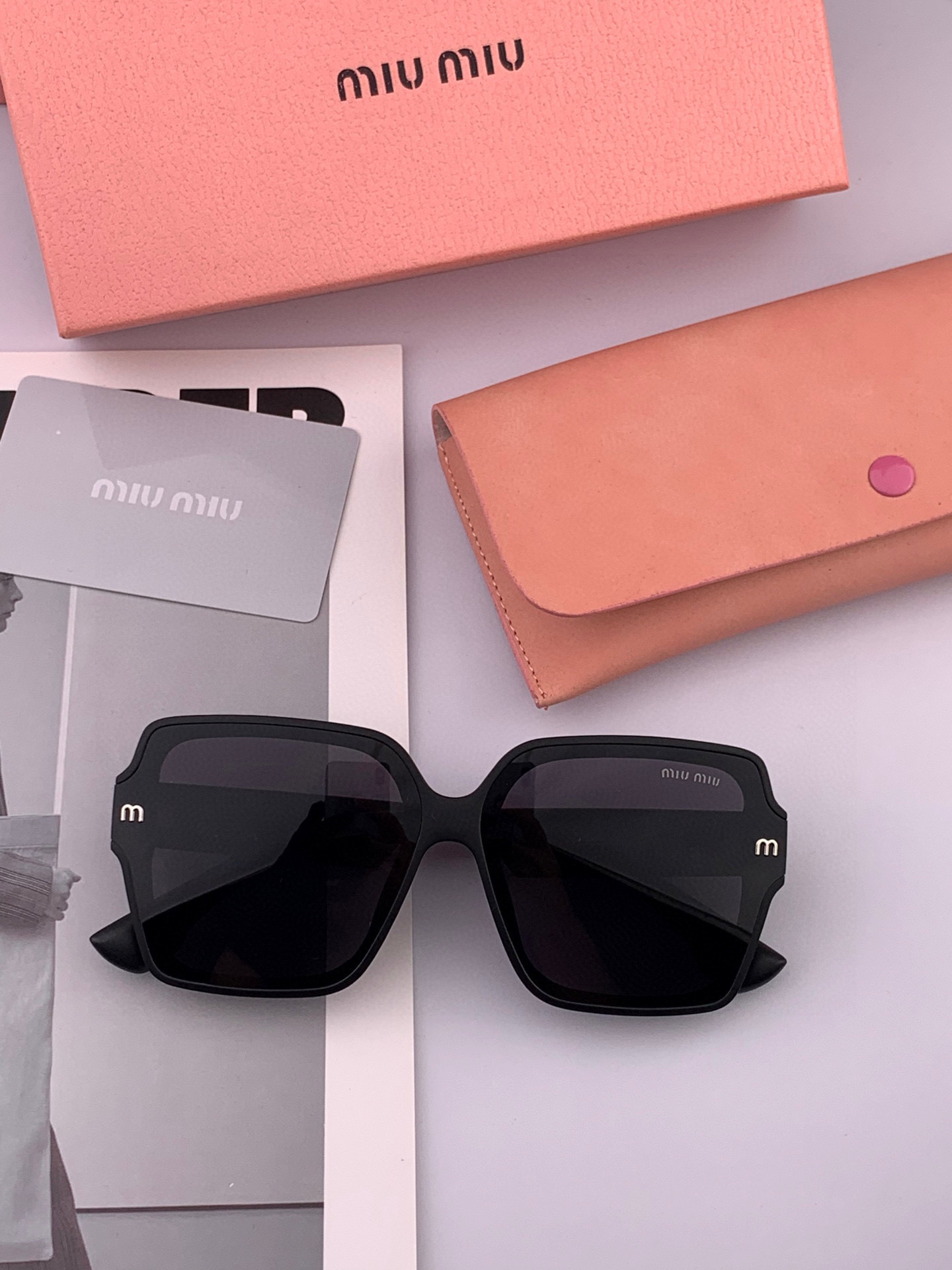 MIUMIU/ミュウミュウ 2025年スプリングコレクション🌟新作登場！❤❤サングラスの必需品 M9304