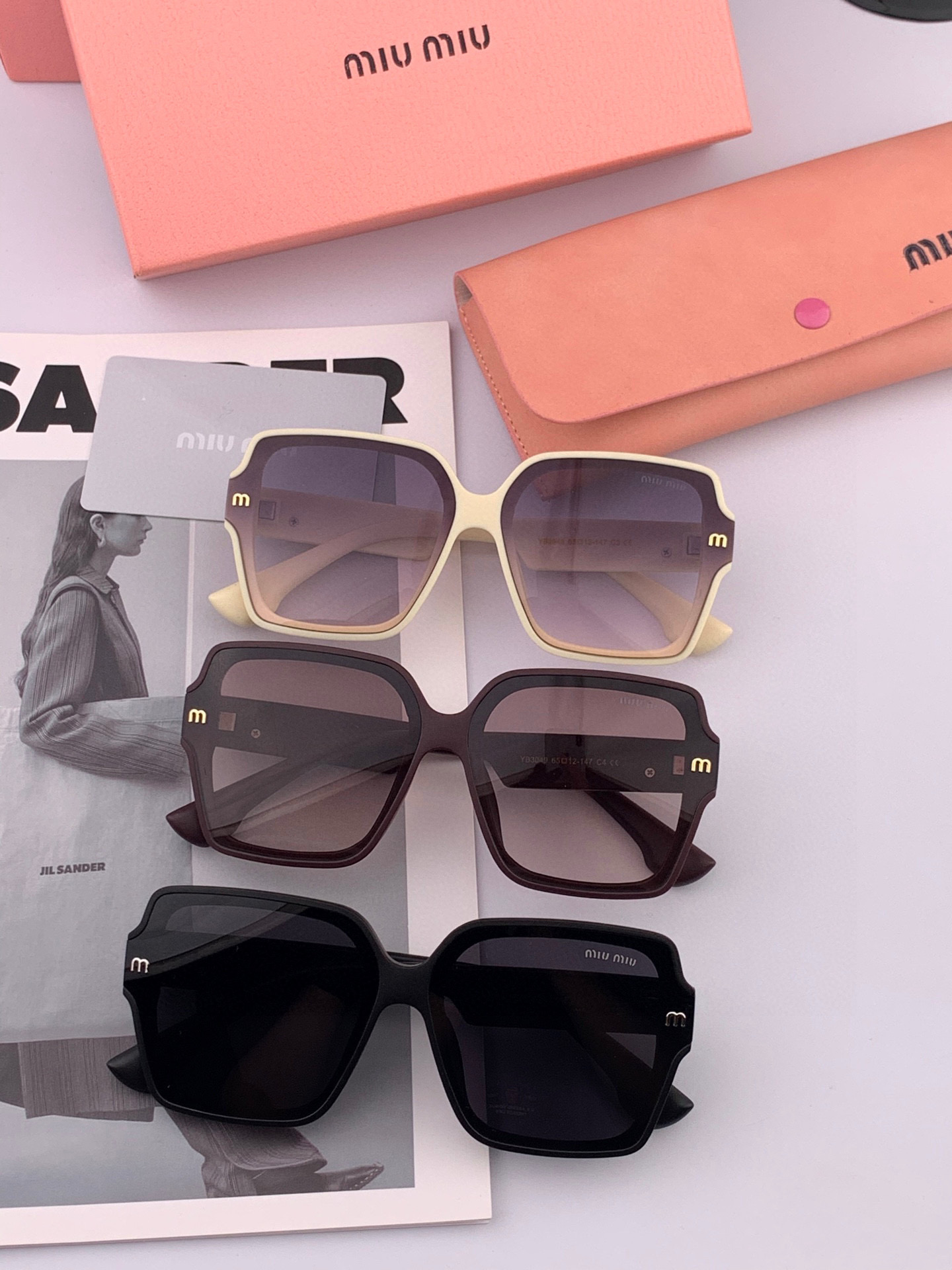 MIUMIU/ミュウミュウ 2025年スプリングコレクション🌟新作登場！❤❤サングラスの必需品 M9304