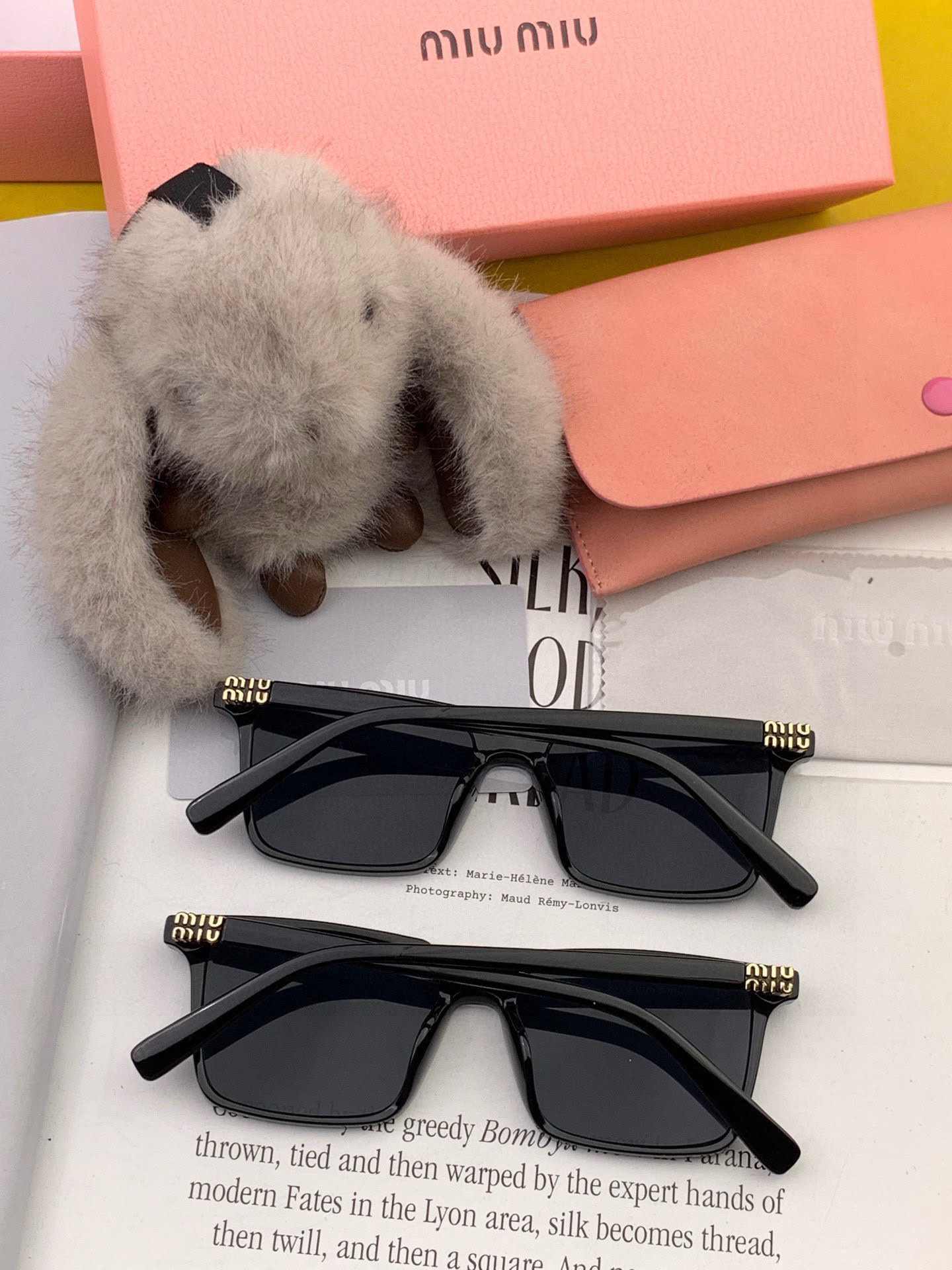 MIU MIU 2025年 春夏コレクション 輝く新作登場 ❤❤ 必須のサングラス M25803