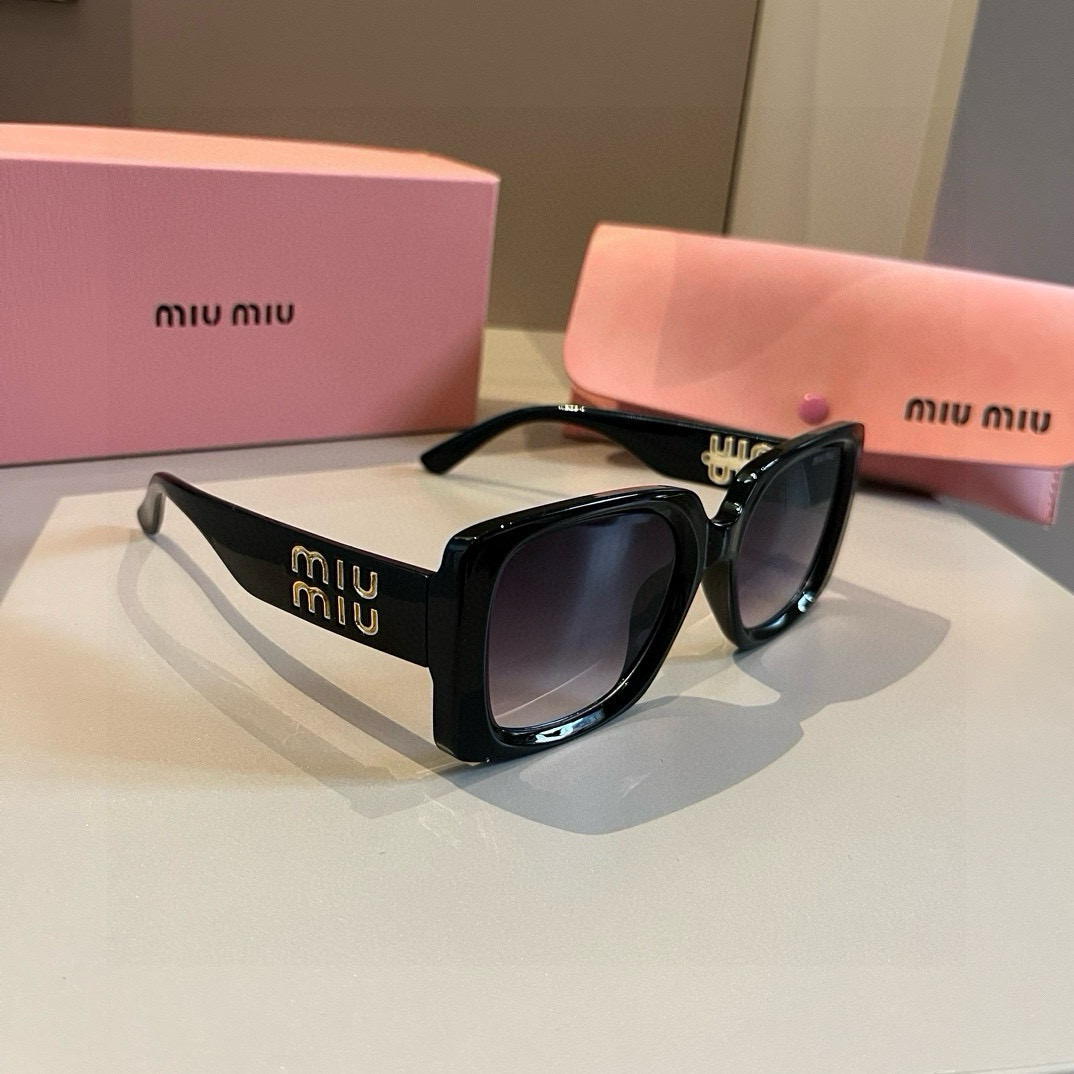 MIU MIU サングラス、人気インフルエンサーおすすめ M376648