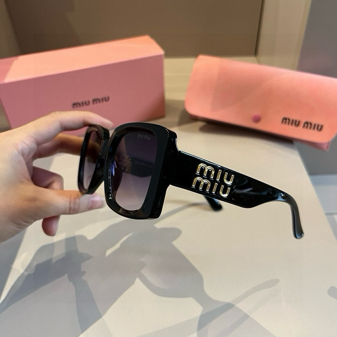 MIU MIU サングラス、人気インフルエンサーおすすめ M376648
