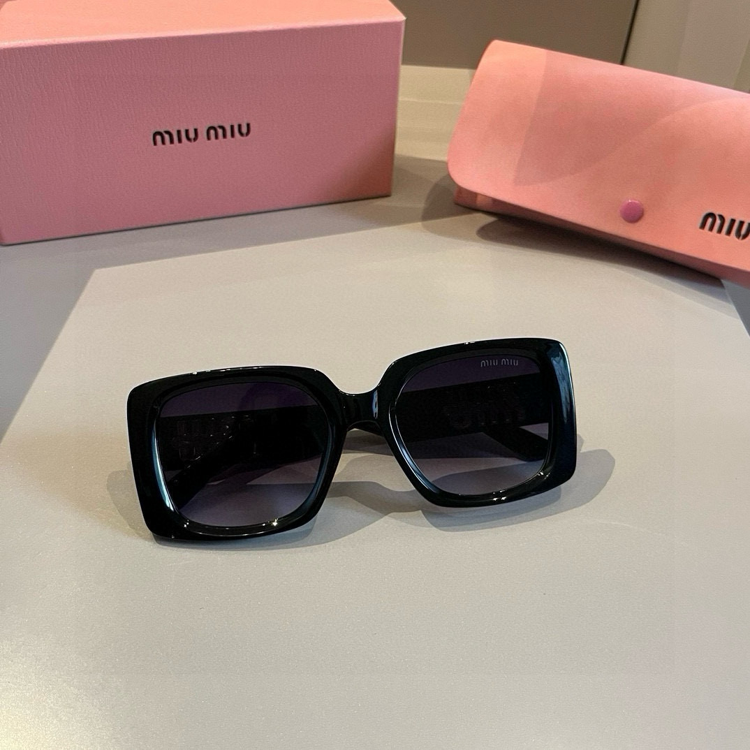 MIU MIU サングラス、人気インフルエンサーおすすめ M376648