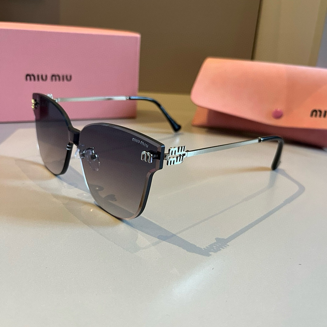 MIUMIU【TR偏光シリーズ】2025年新作 偏光サングラス 紫外線対策 M376644