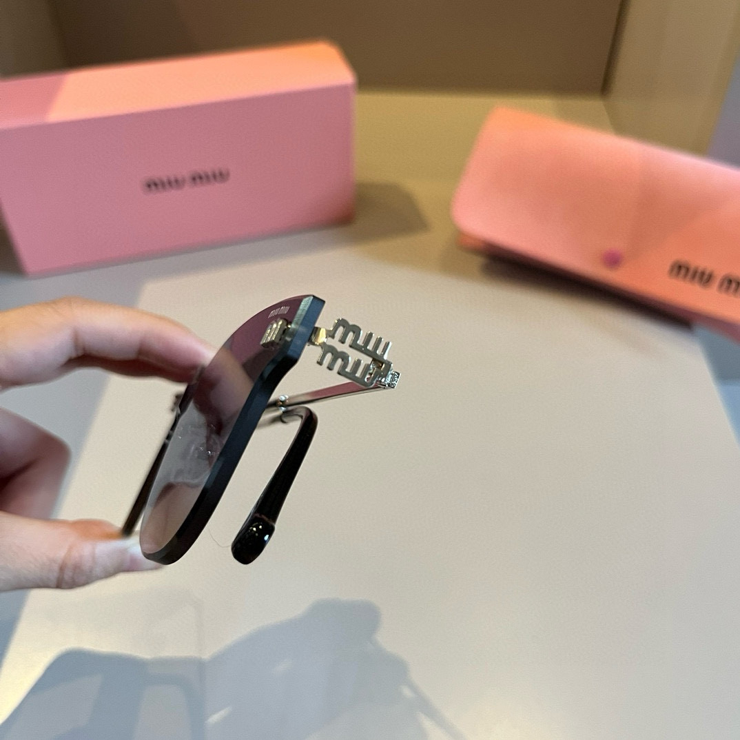 MIUMIU【TR偏光シリーズ】2025年新作 偏光サングラス 紫外線対策 M376644