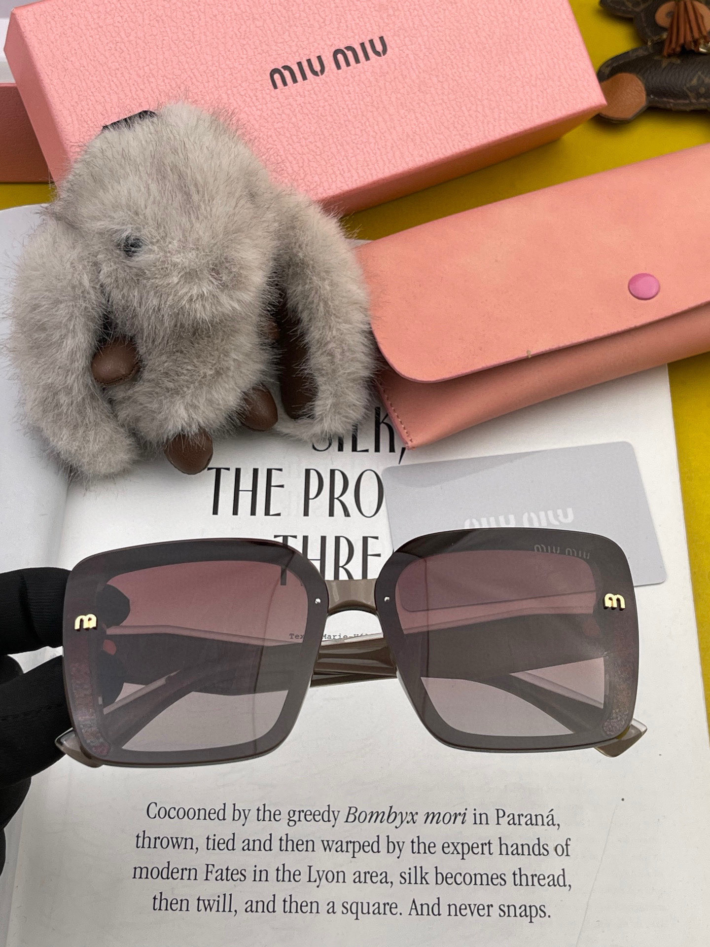 MIUMIU 2025年 輝く新作登場 ❤❤サングラスはマストアイテム M5550