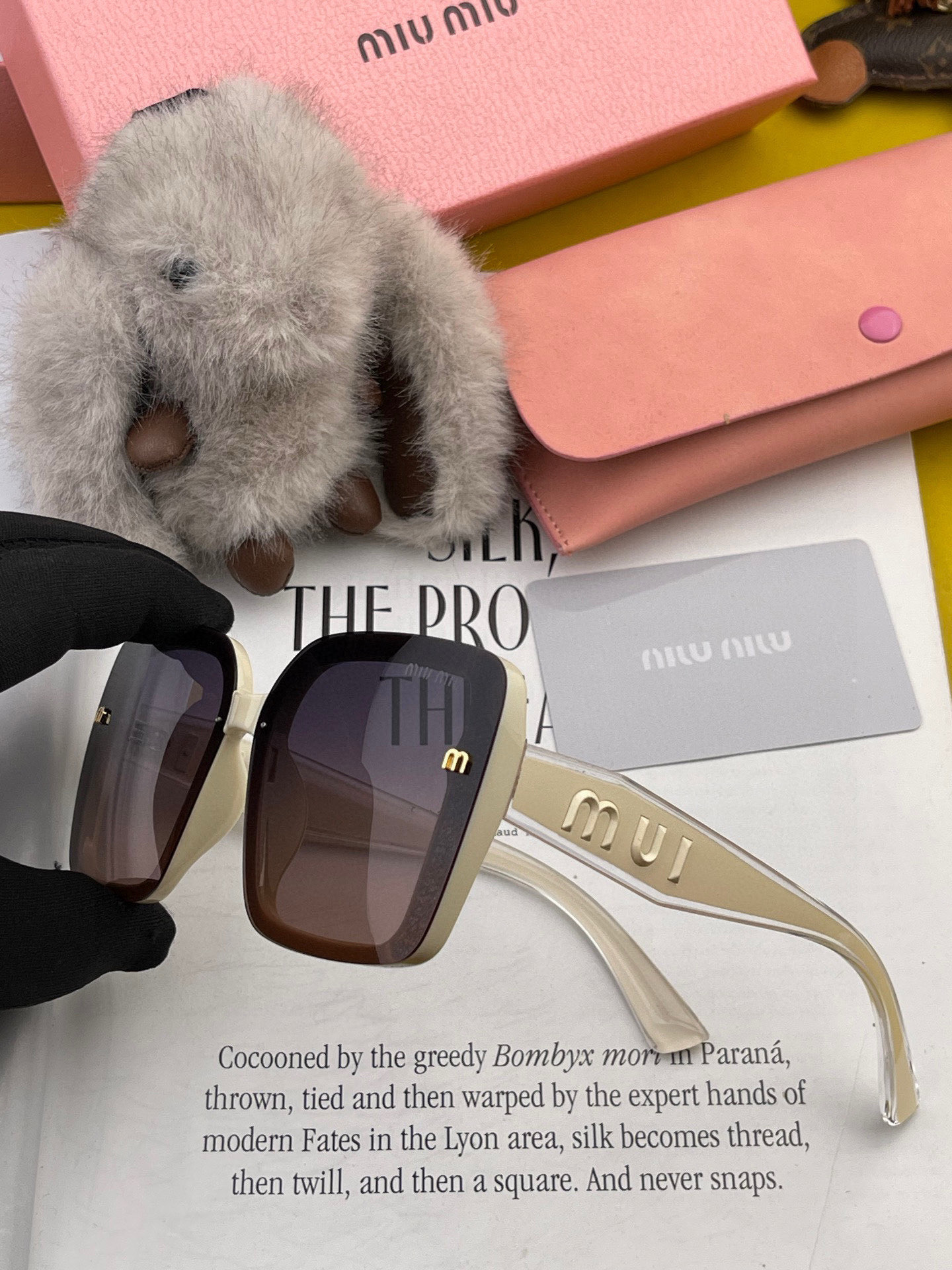 MIUMIU 2025年 輝く新作登場 ❤❤サングラスはマストアイテム M5550