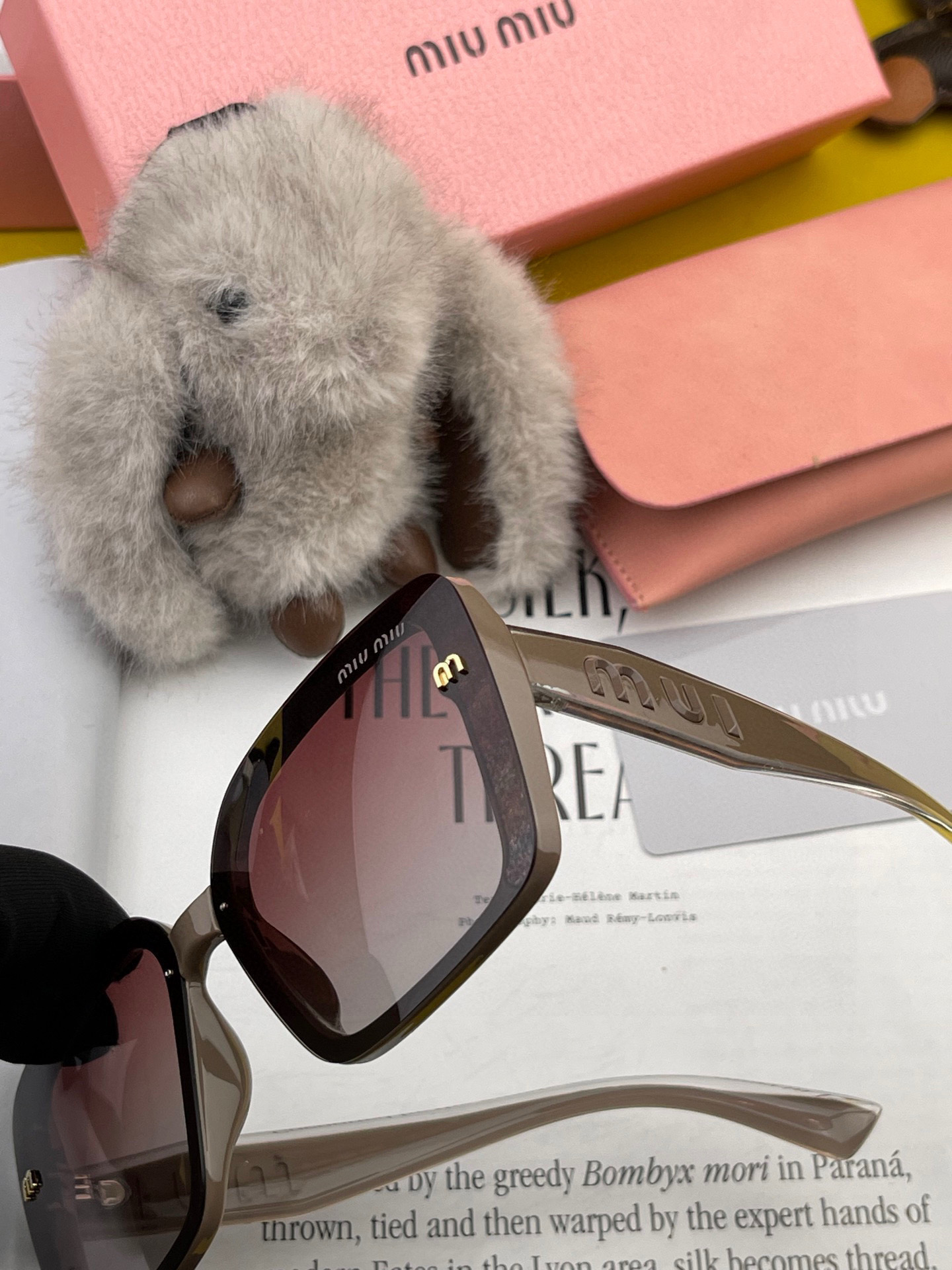 MIUMIU 2025年 輝く新作登場 ❤❤サングラスはマストアイテム M5550