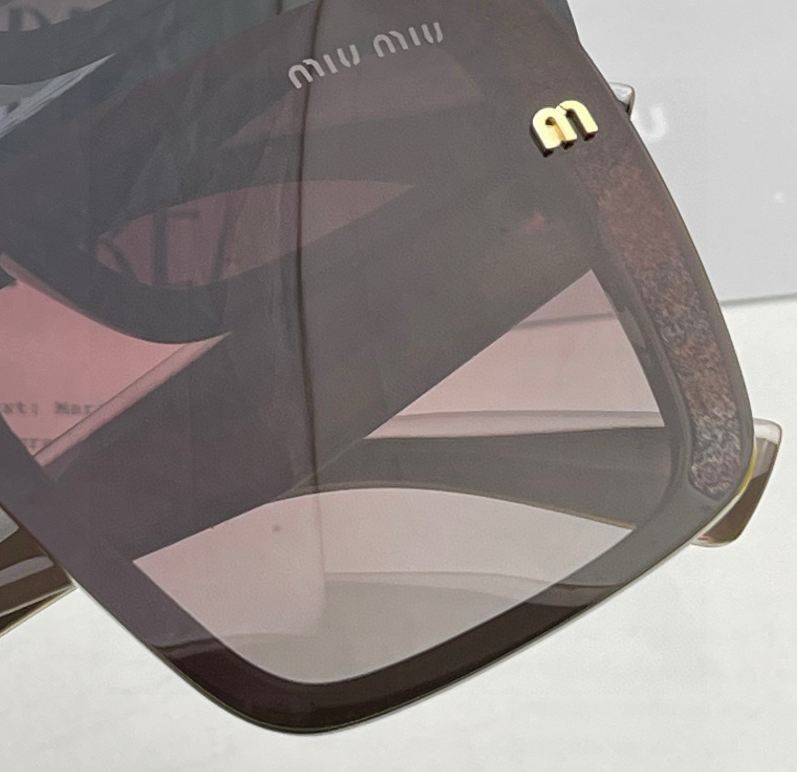 MIUMIU 2025年 輝く新作登場 ❤❤サングラスはマストアイテム M5550