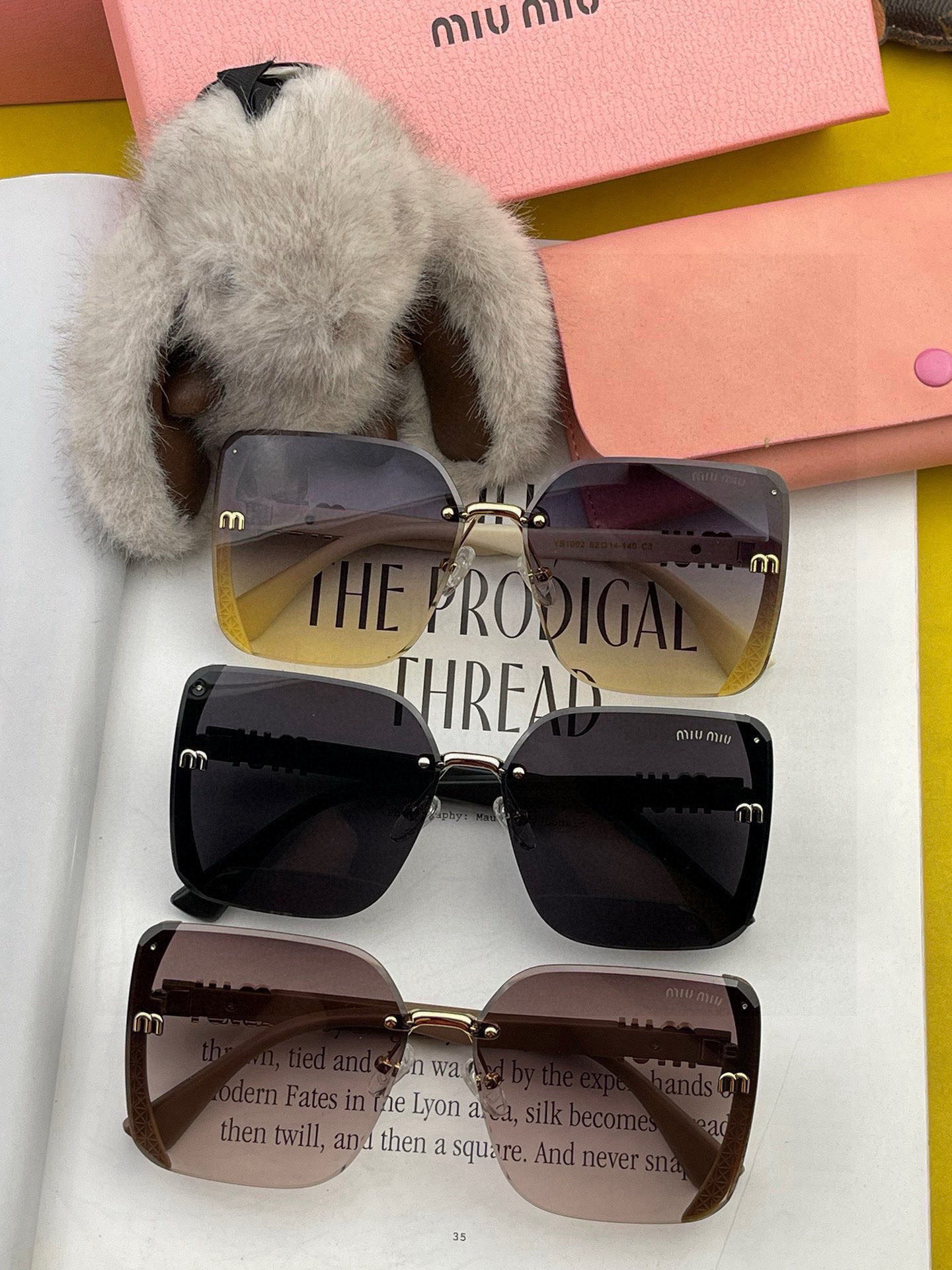 MIUMIU 2025年新作 眩いデビュー❤❤サングラスのマストアイテム M2100