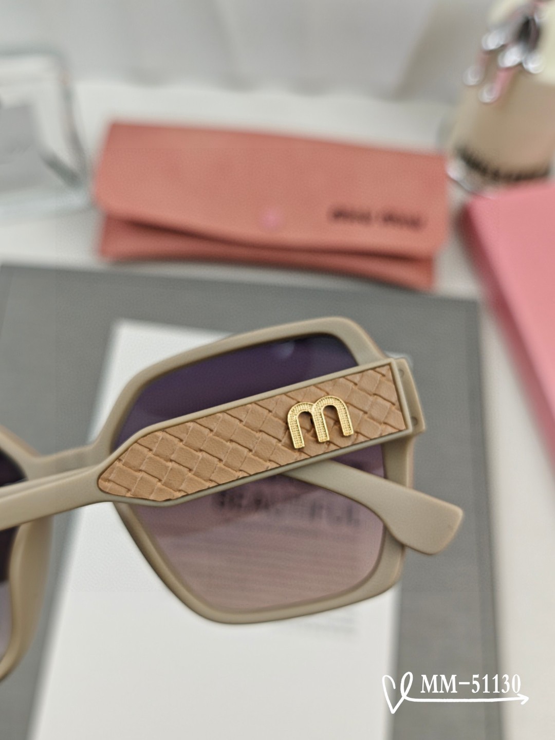 🍒25年新作✨サングラス 紫外線99%カット、旅行や普段使いの服装にも合わせやすい M51130