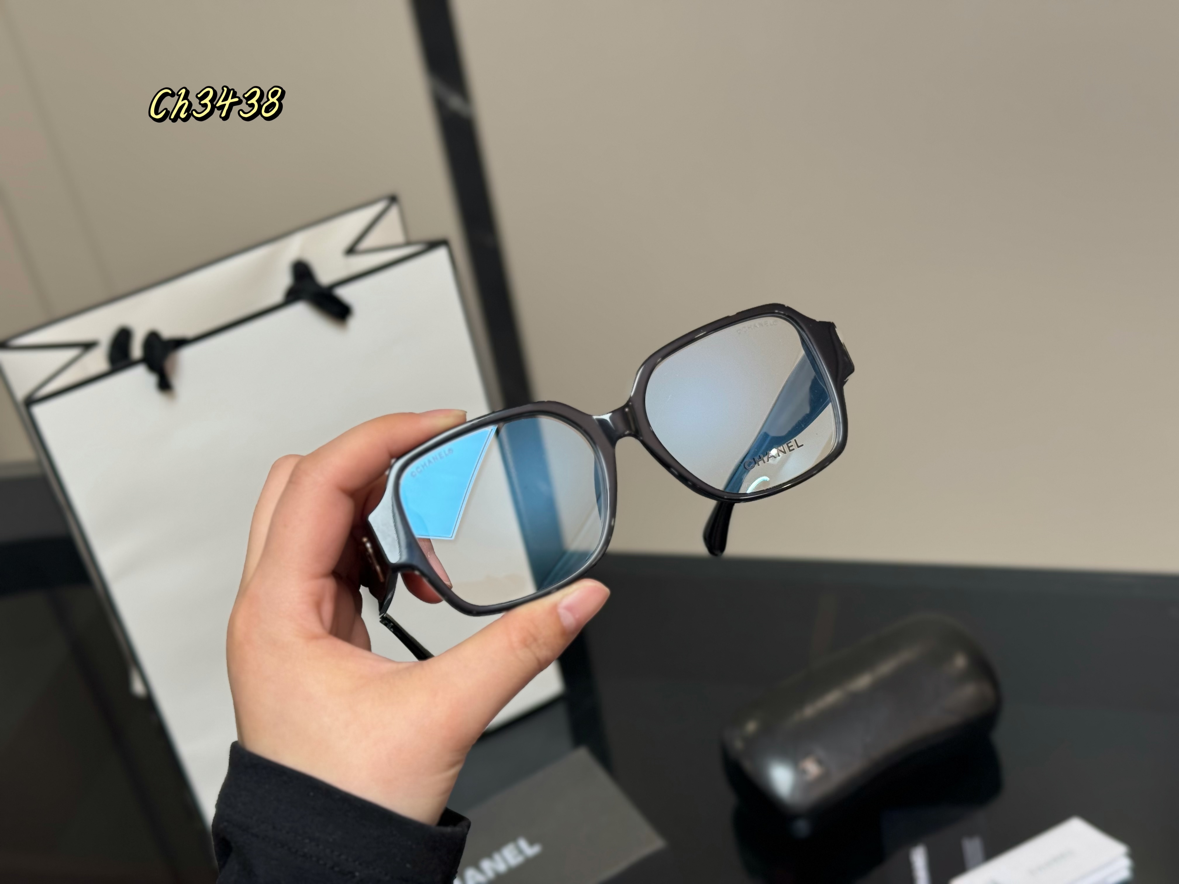 Chanel 2025新作 シャネル すっぴんメガネ 万能 小顔効果 M207514