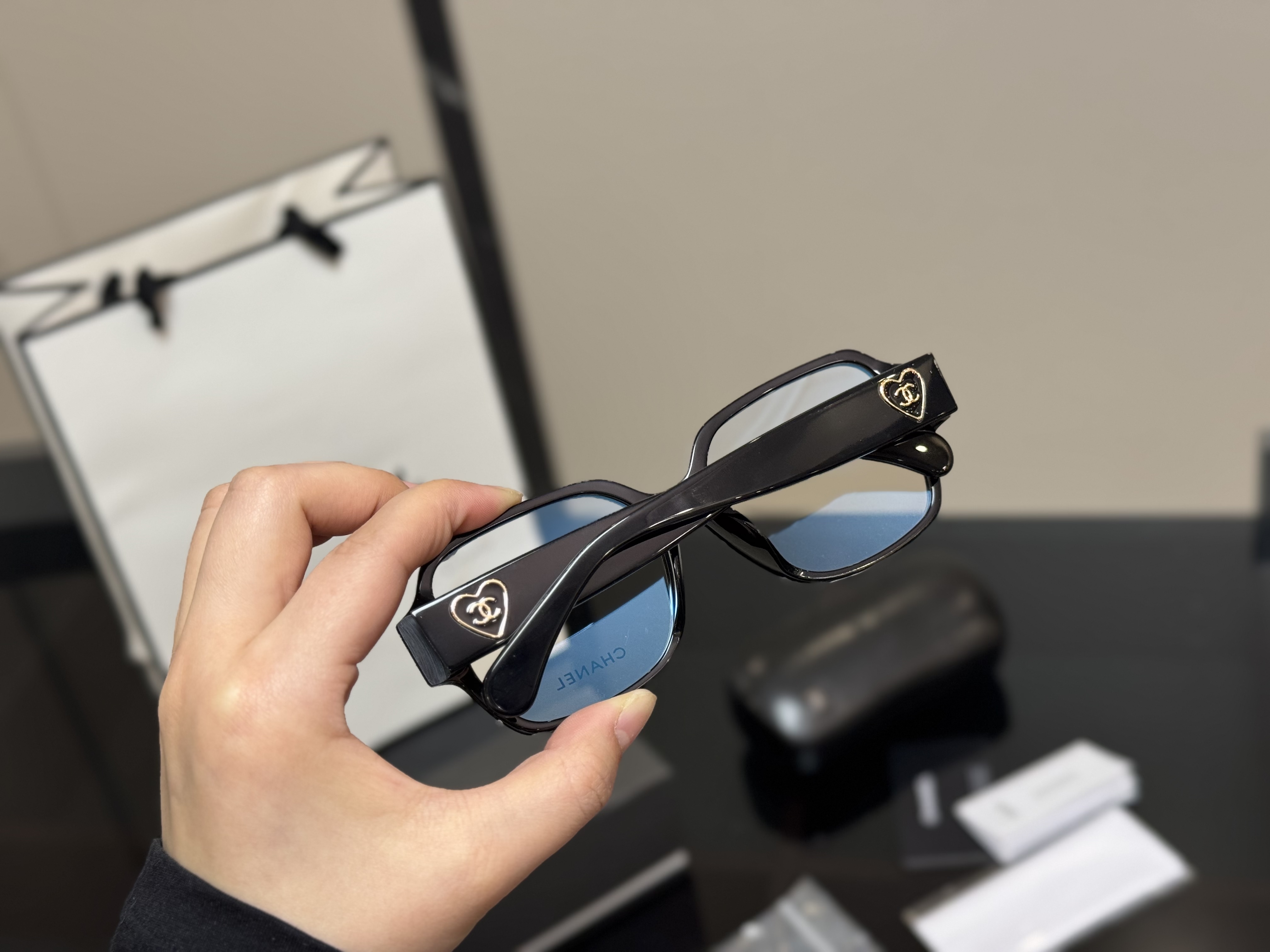 Chanel 2025新作 シャネル すっぴんメガネ 万能 小顔効果 M207514