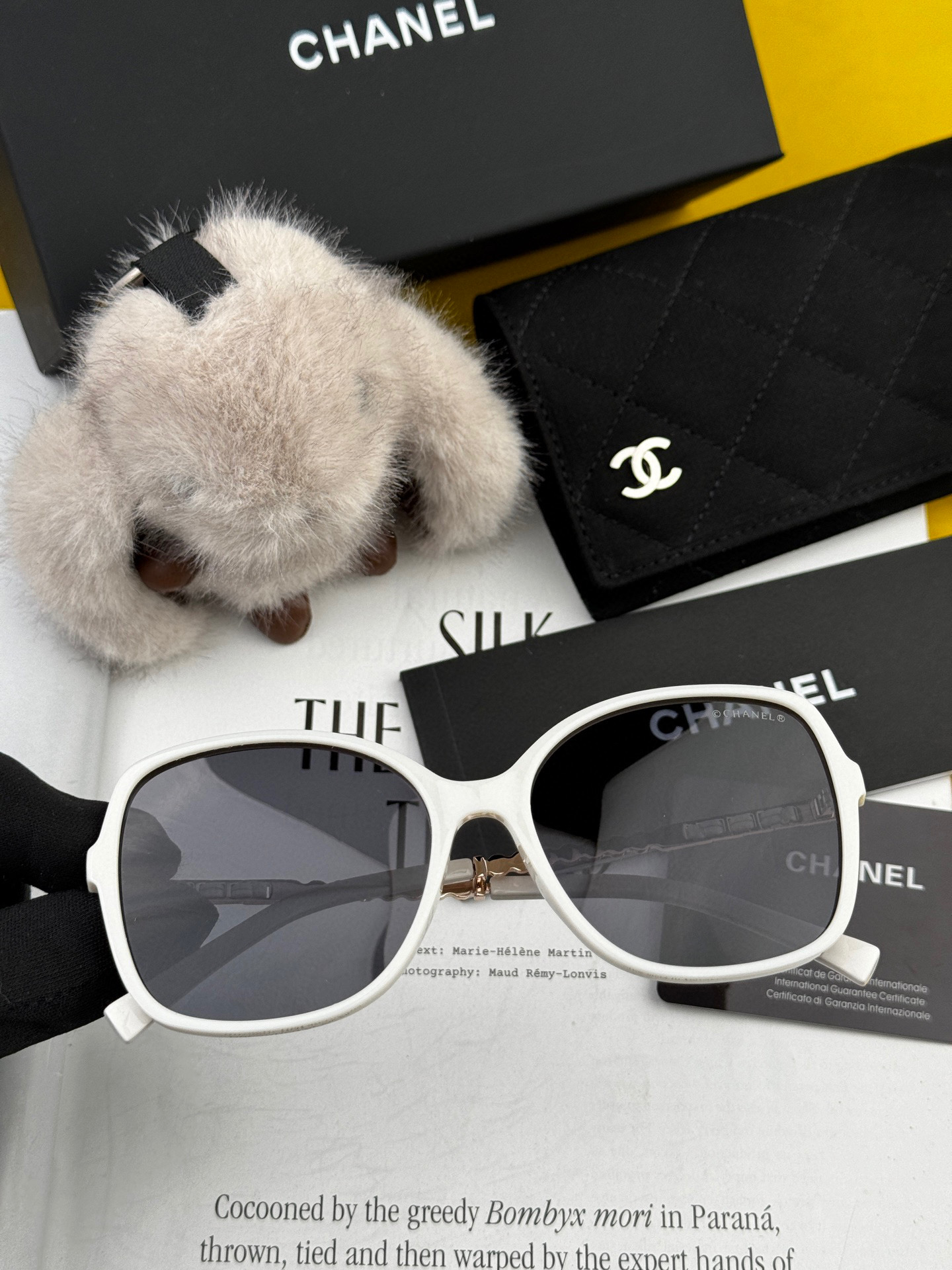 シャネルの新作サングラス、ユニークで前衛的な春夏最新モデル CH0907
