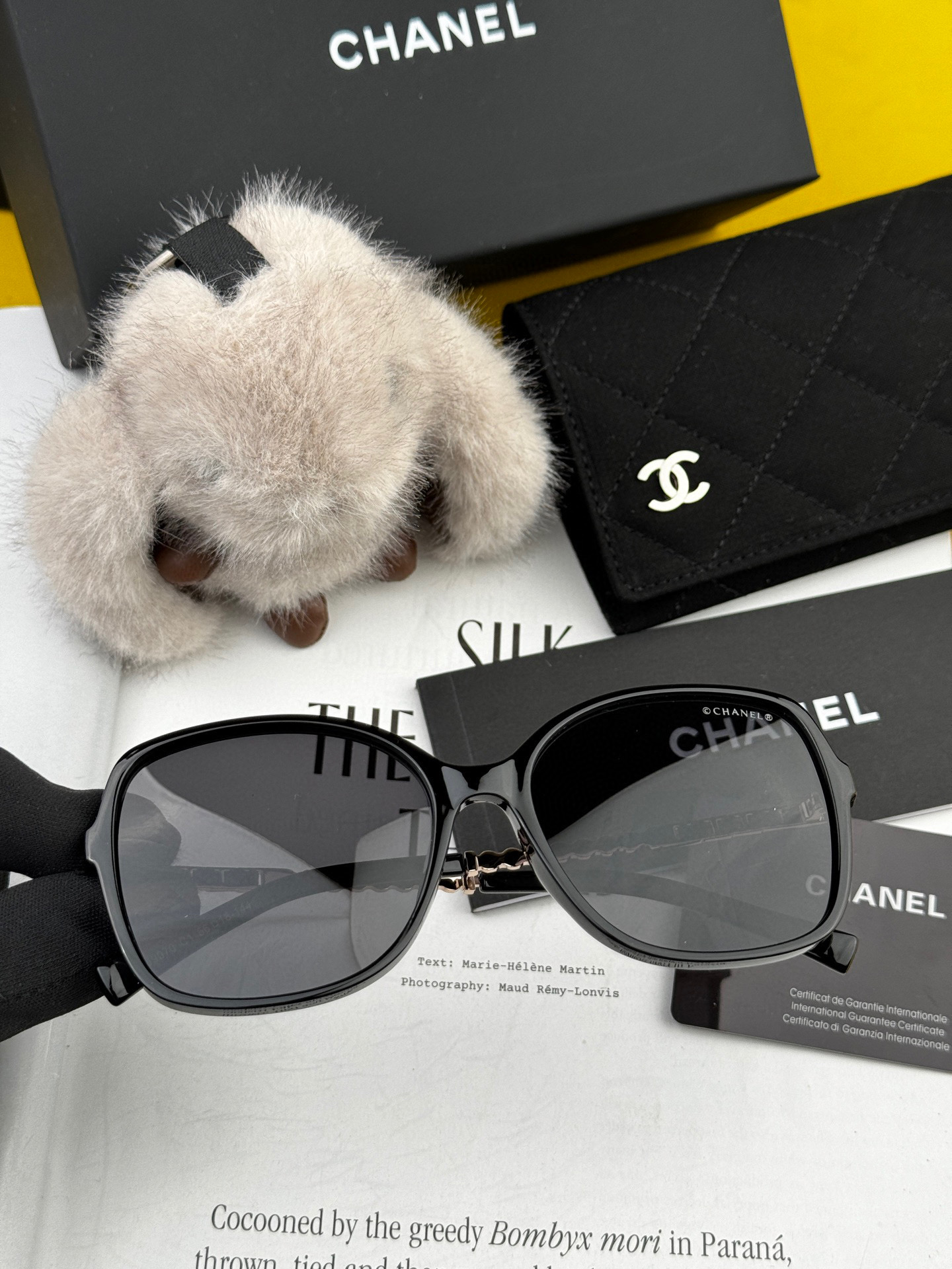 シャネルの新作サングラス、ユニークで前衛的な春夏最新モデル CH0907