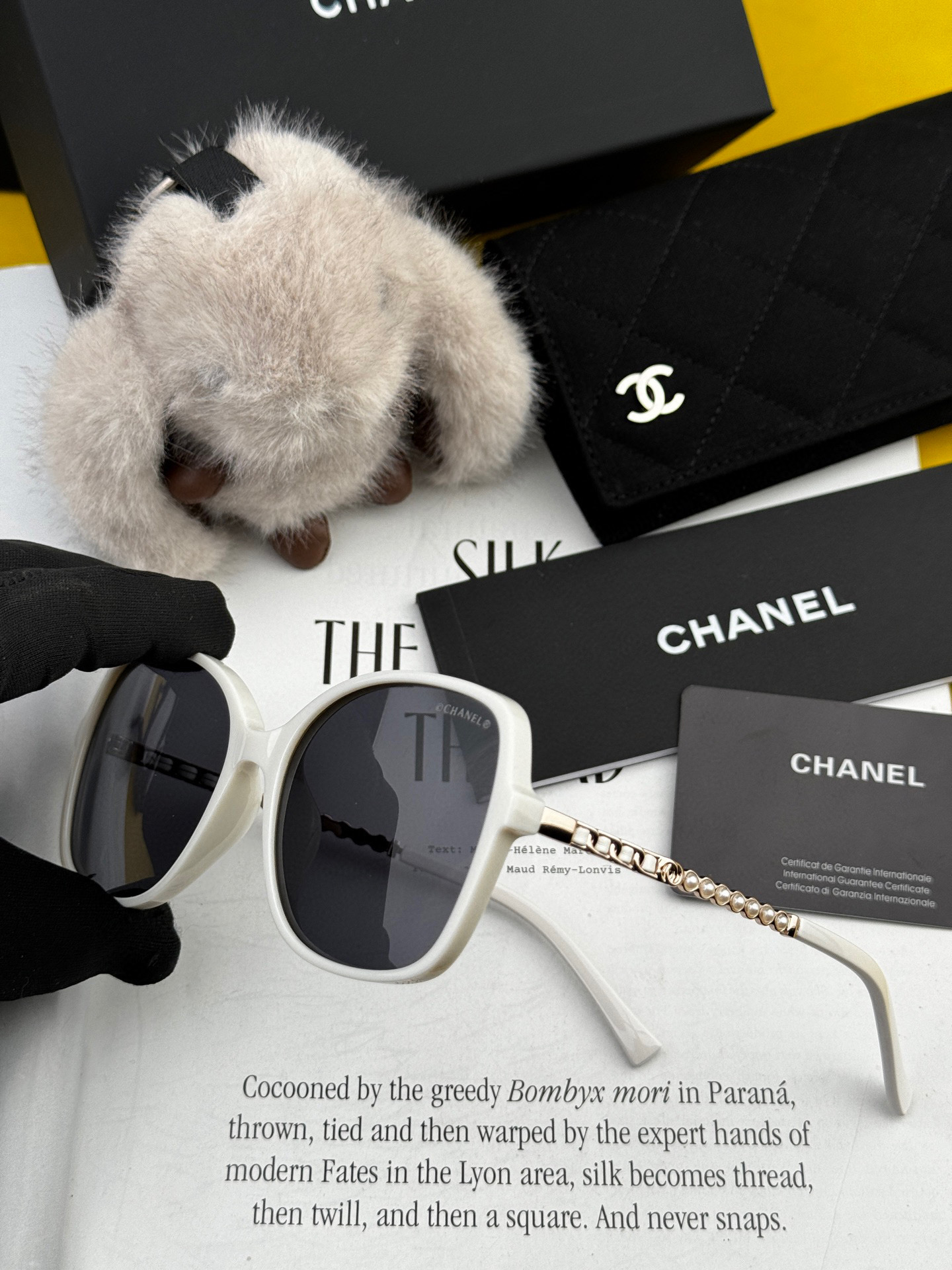 シャネルの新作サングラス、ユニークで前衛的な春夏最新モデル CH0907