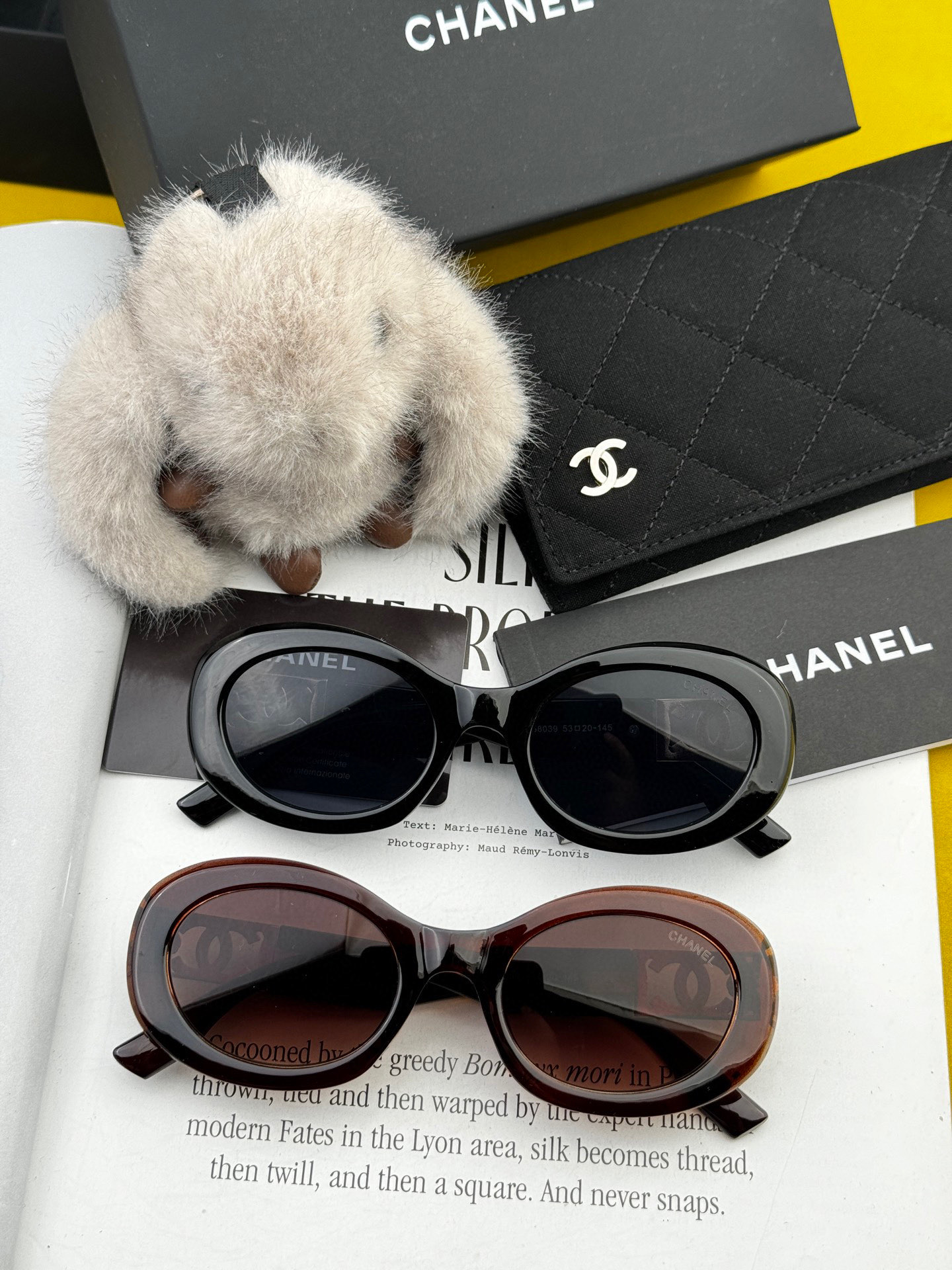 シャネルの新作サングラス、ユニークで前衛的な春夏最新モデル CH95803