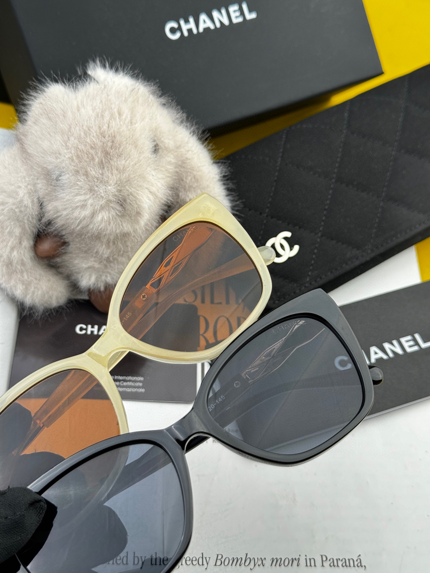 シャネルの新作サングラス、ユニークで前衛的な春夏最新モデル CH45801