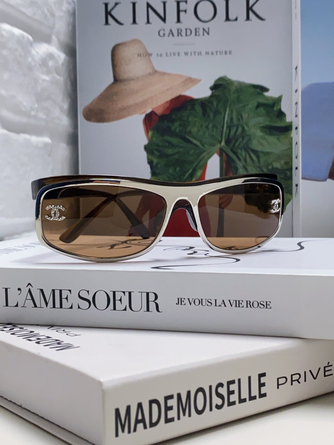 シャネル 2025年新作 欧米レトロ シルバー 曲面 アウトドア スポーツ サングラス CH381479