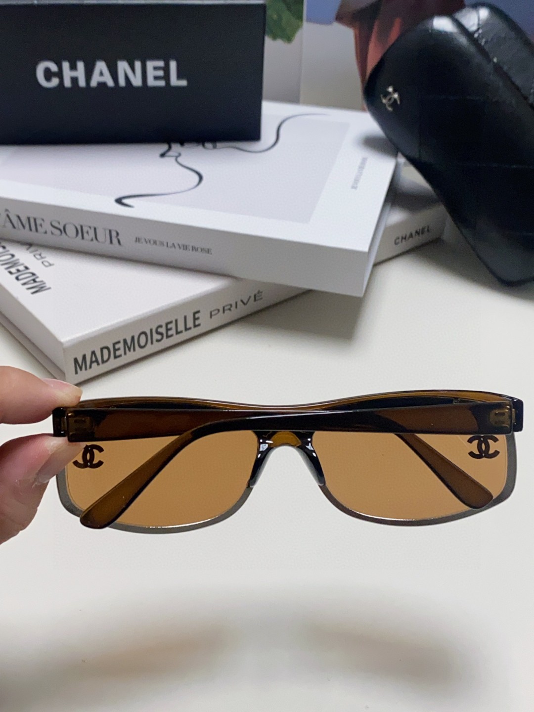 シャネル 2025年新作 欧米レトロ シルバー 曲面 アウトドア スポーツ サングラス CH381479