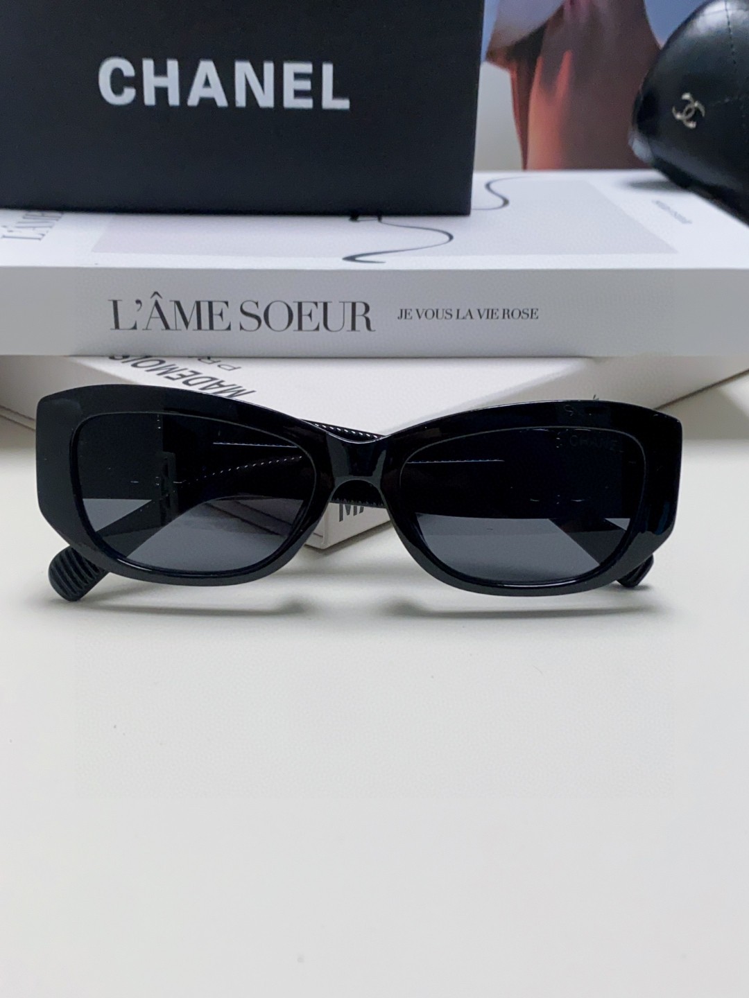 シャネル 2025年新作 ダブルCHロゴ エレガント サングラス CH381694