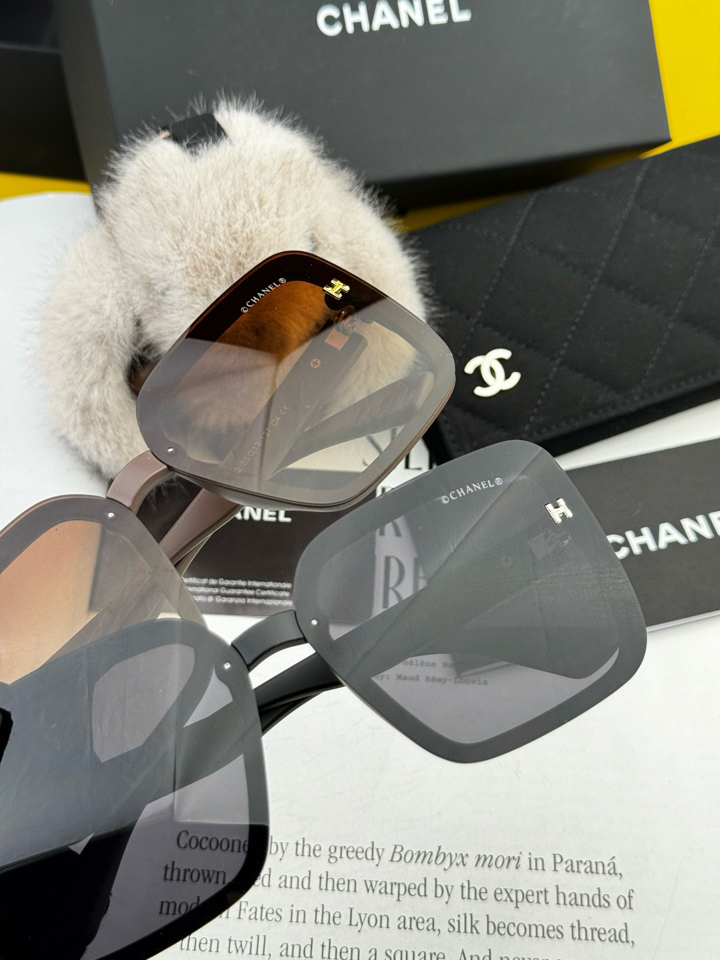 シャネルの新作サングラス、個性的で前衛的な春夏最新モデル CH2305