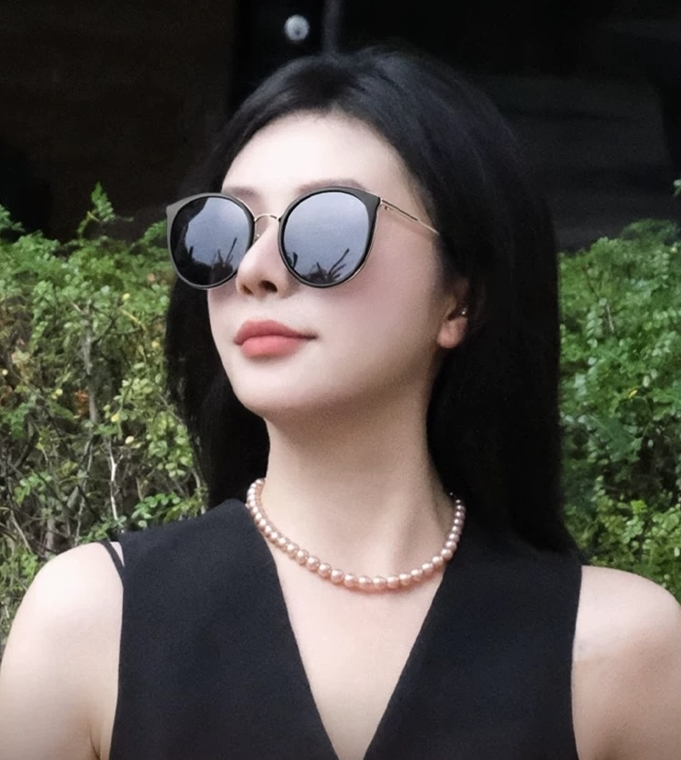 シャネルの新作サングラス、個性的で前衛的な春夏最新モデル CH7827