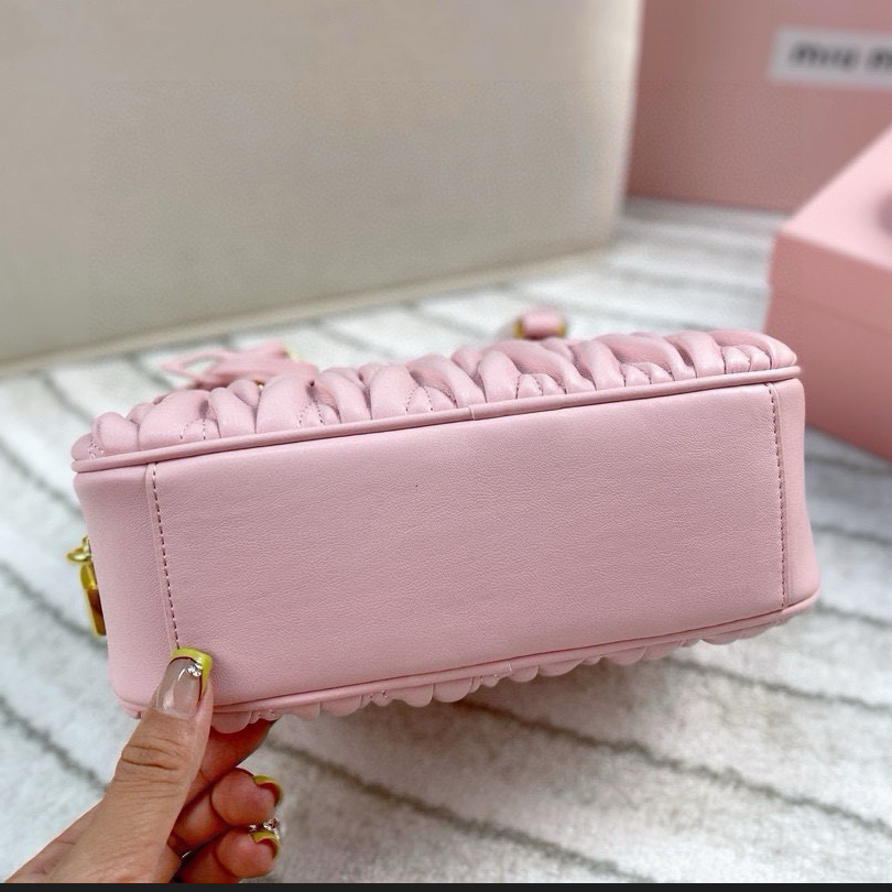 【高品質】◇【MIU MIU】レザー トップハンドルスモールバッグ