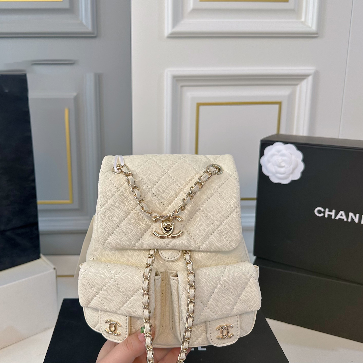 2025 SS（春夏）【定番人気♡カラバリ豊富】シャネル 24A ドゥーマ キャビアスキン バックパック【CHANEL】