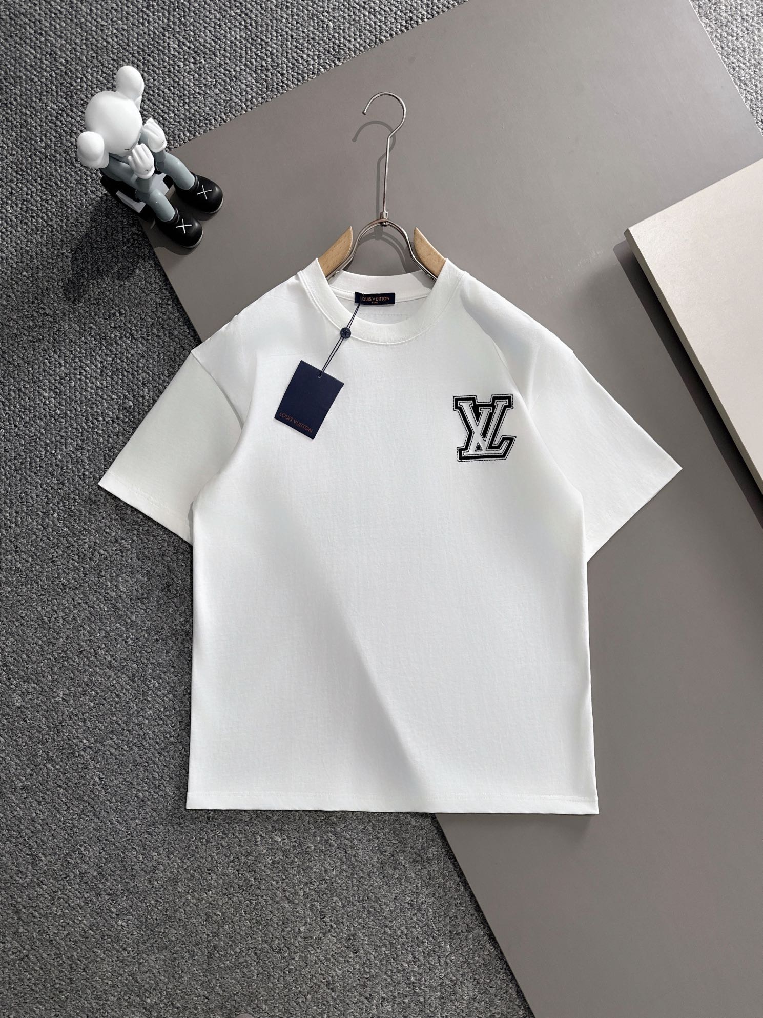 ルイ・ヴィトン 2025年春夏新作 ブラック/ホワイト 半袖 T138077