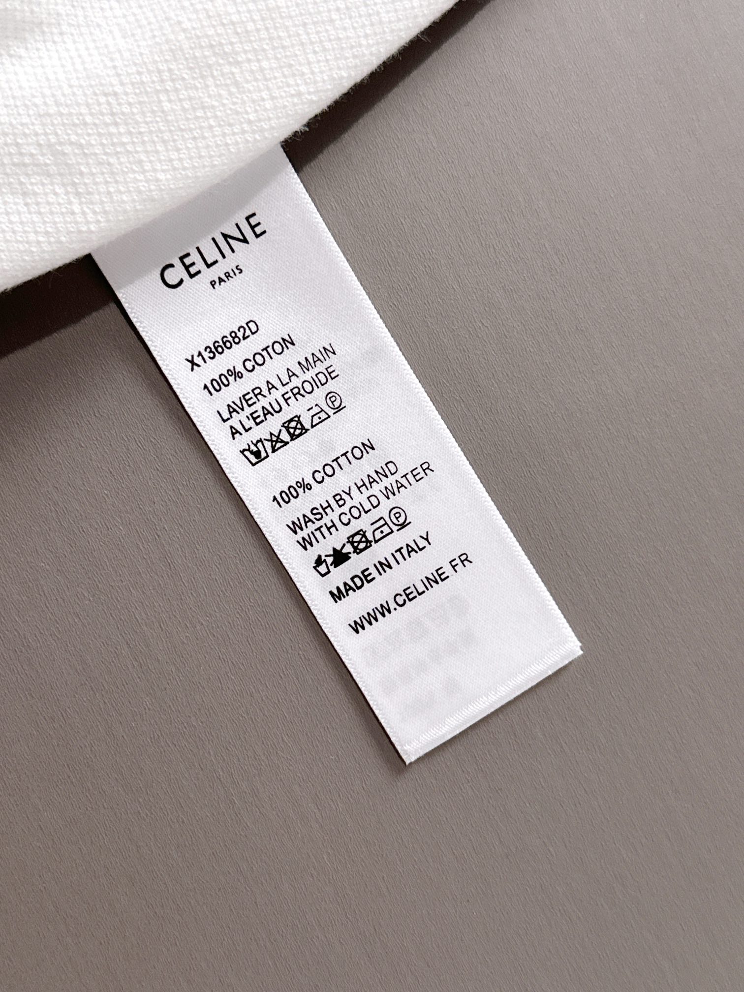 CELINE 2025年春夏新作　3色展開　半袖Tシャツ T138075