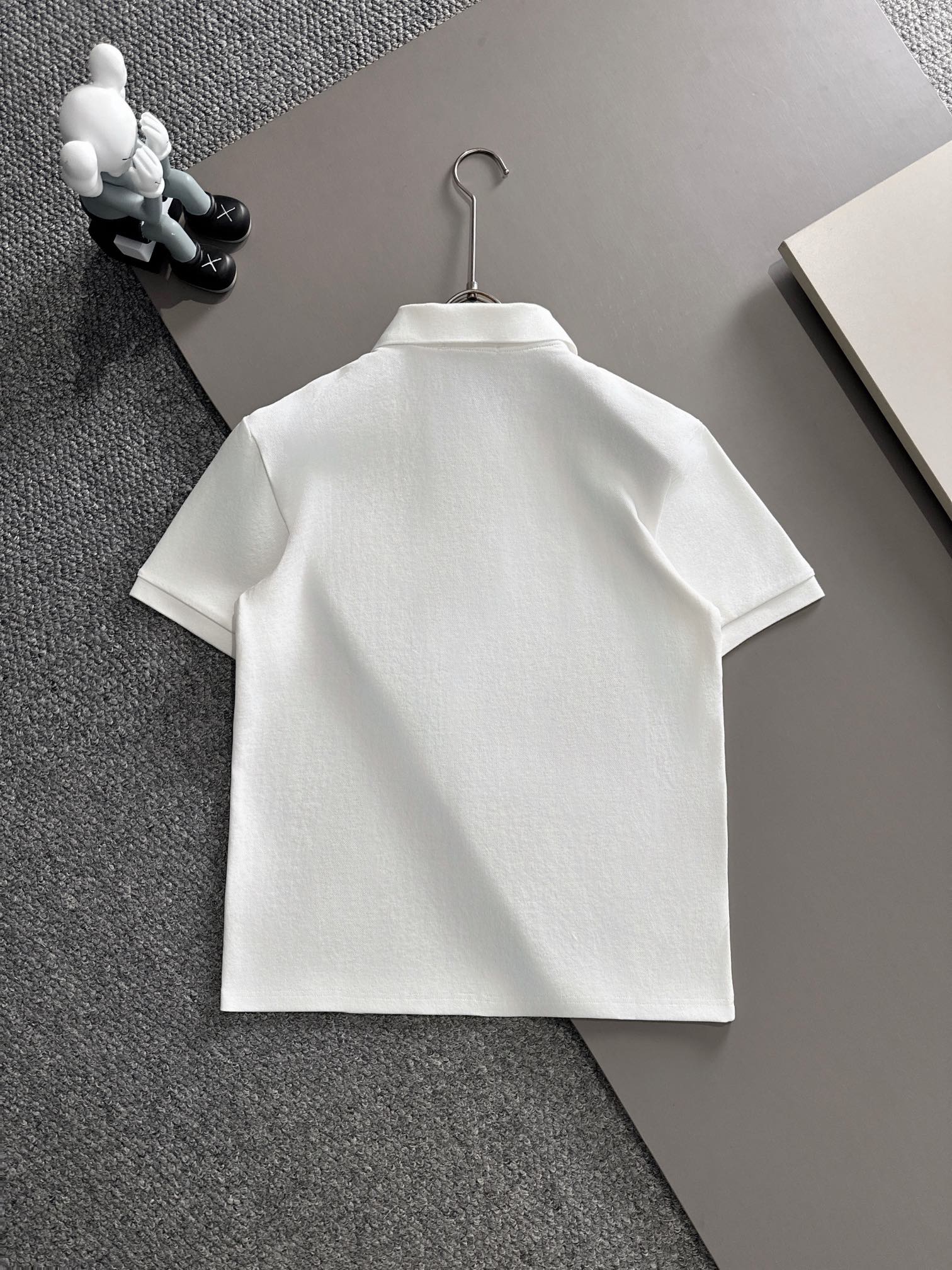 【プラダ】Prada 2025年春夏新作 ブラック/ホワイト ポロシャツ 半袖 T138073