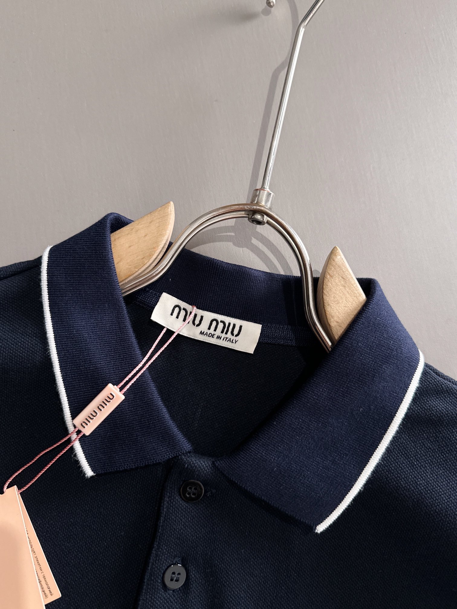 MIU MIU 2025年春夏新作　ネイビー/ホワイト ポロシャツ 半袖 T138063