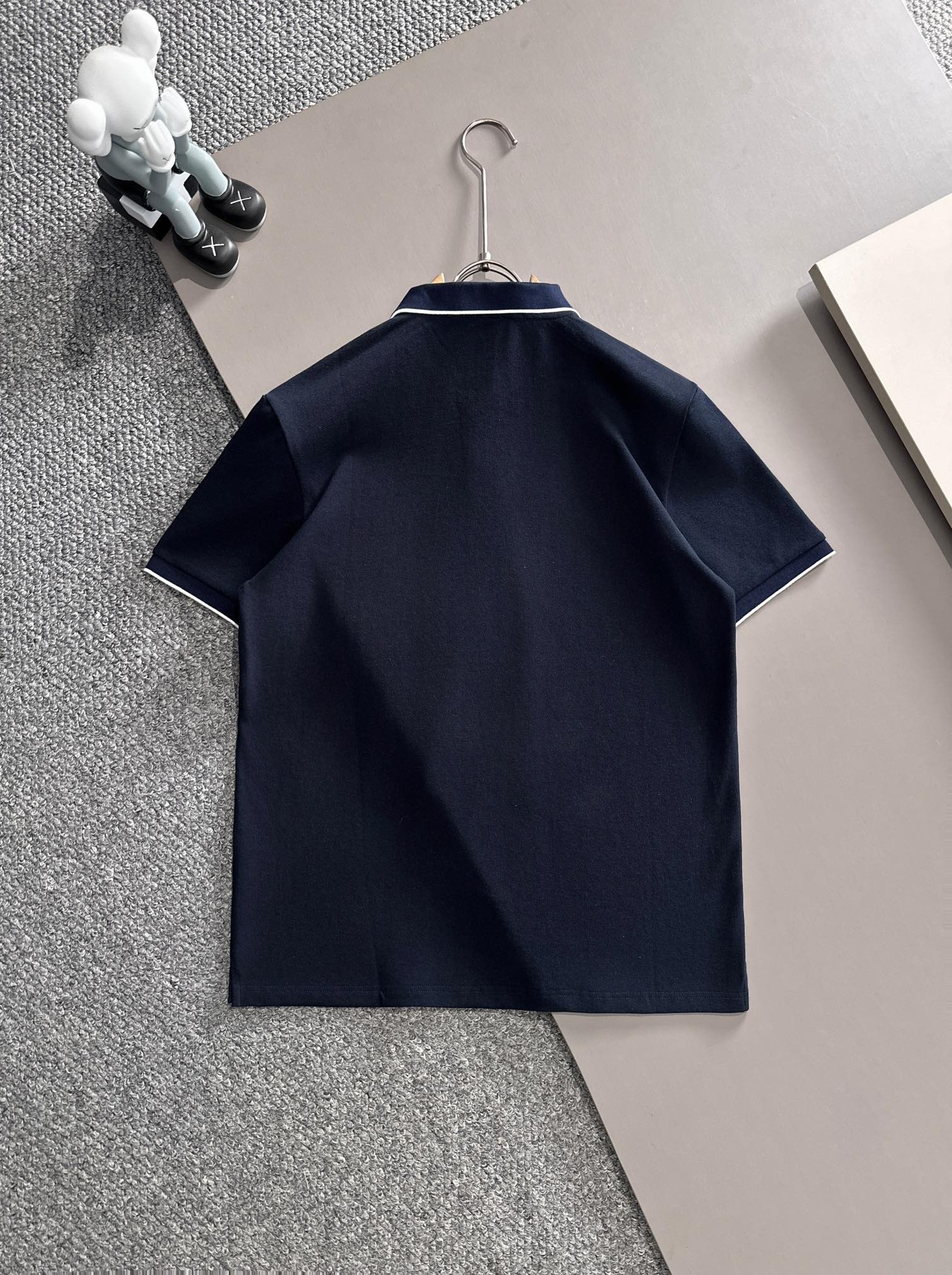 MIU MIU 2025年春夏新作　ネイビー/ホワイト ポロシャツ 半袖 T138063