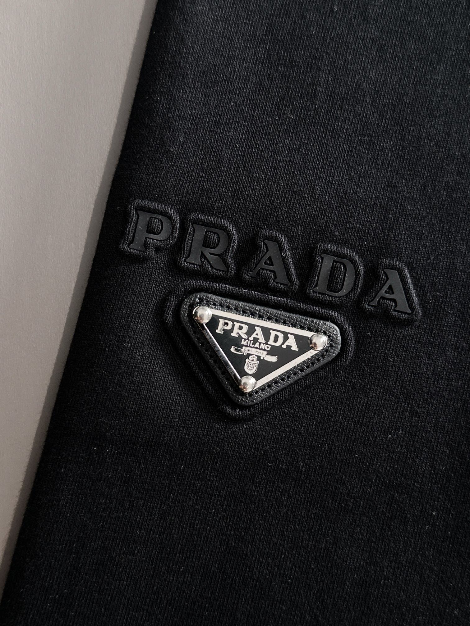 【Prada】プラダ 2025年春夏新作 ブラック/ホワイト 半袖 T138054