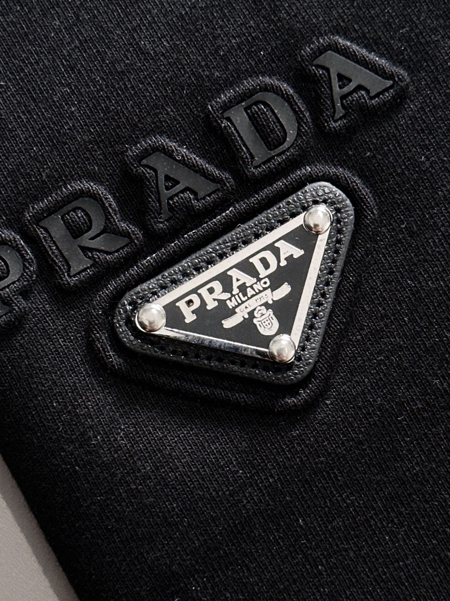 【Prada】プラダ 2025年春夏新作 ブラック/ホワイト 半袖 T138054