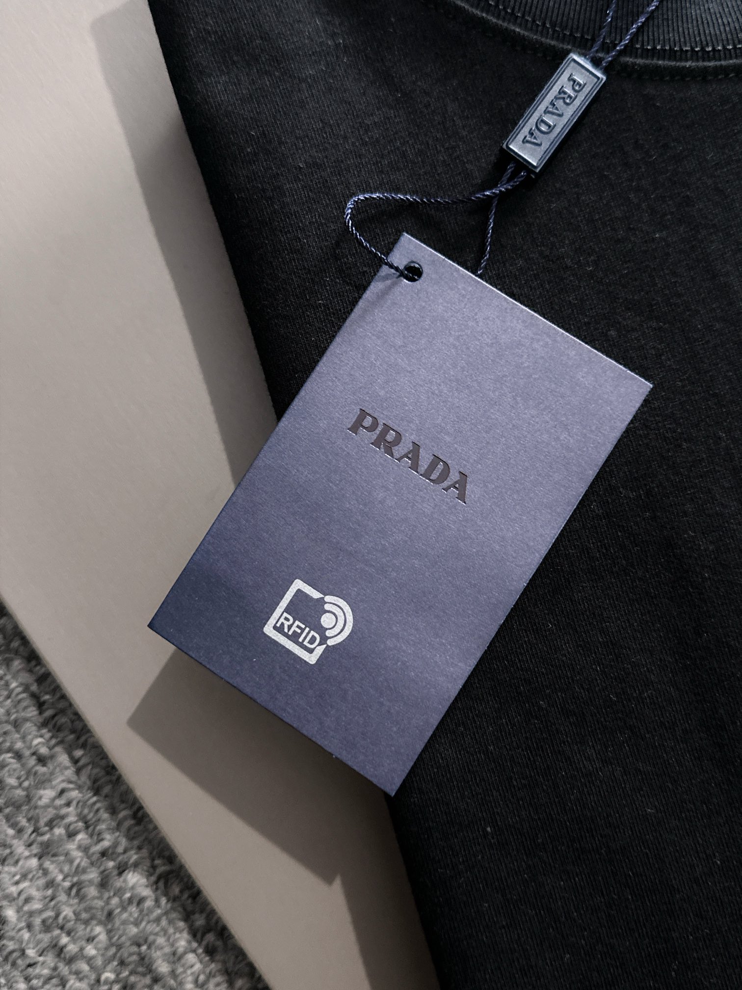 【Prada】プラダ 2025年春夏新作 ブラック/ホワイト 半袖 T138054