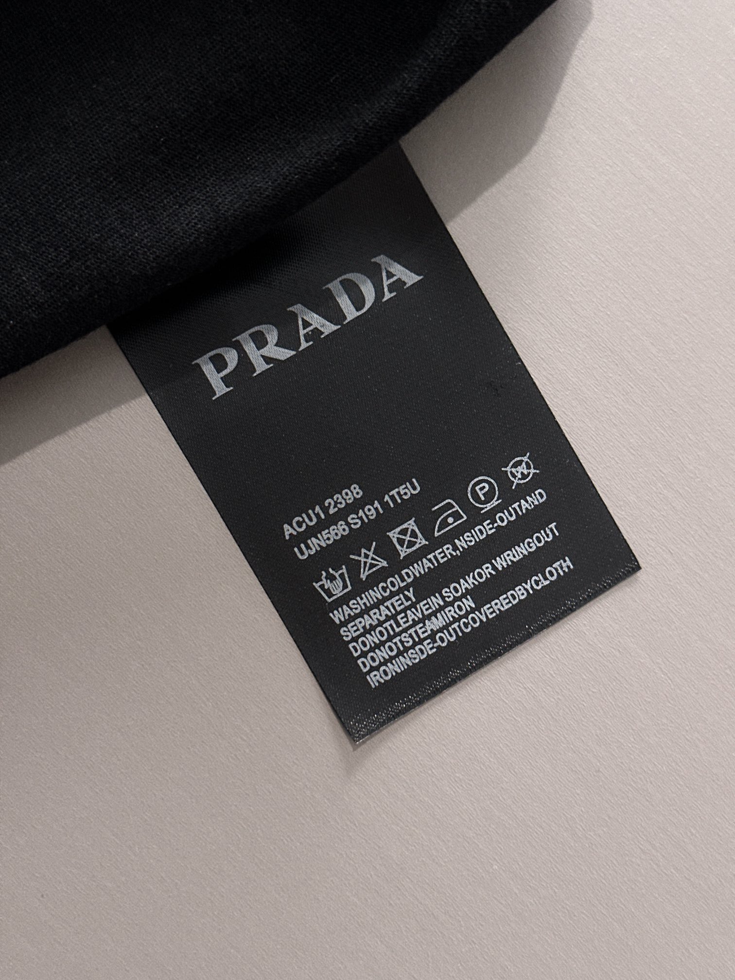 【Prada】プラダ 2025年春夏新作 ブラック/ホワイト 半袖 T138054
