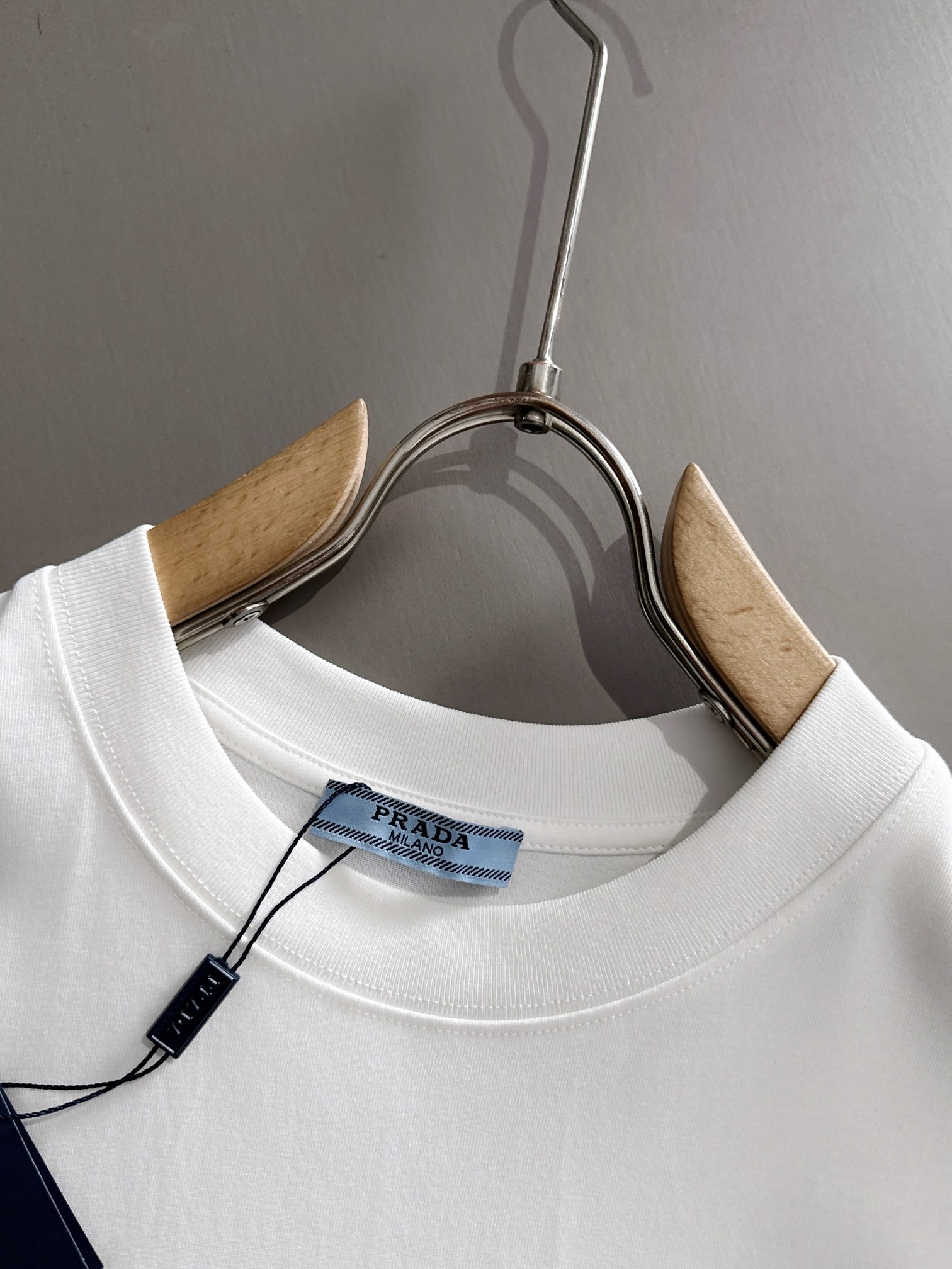 【Prada】プラダ 2025年春夏新作 ブラック/ホワイト 半袖 T138054