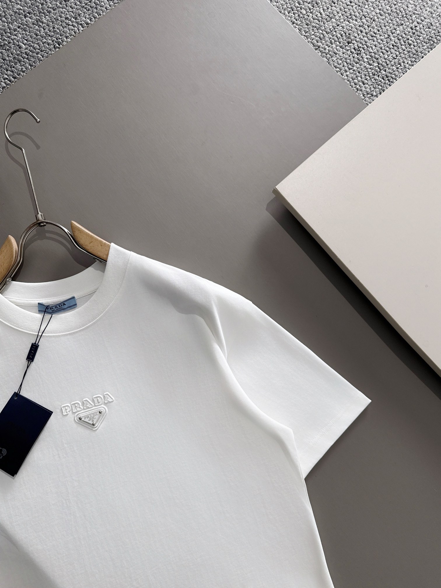 【Prada】プラダ 2025年春夏新作 ブラック/ホワイト 半袖 T138054