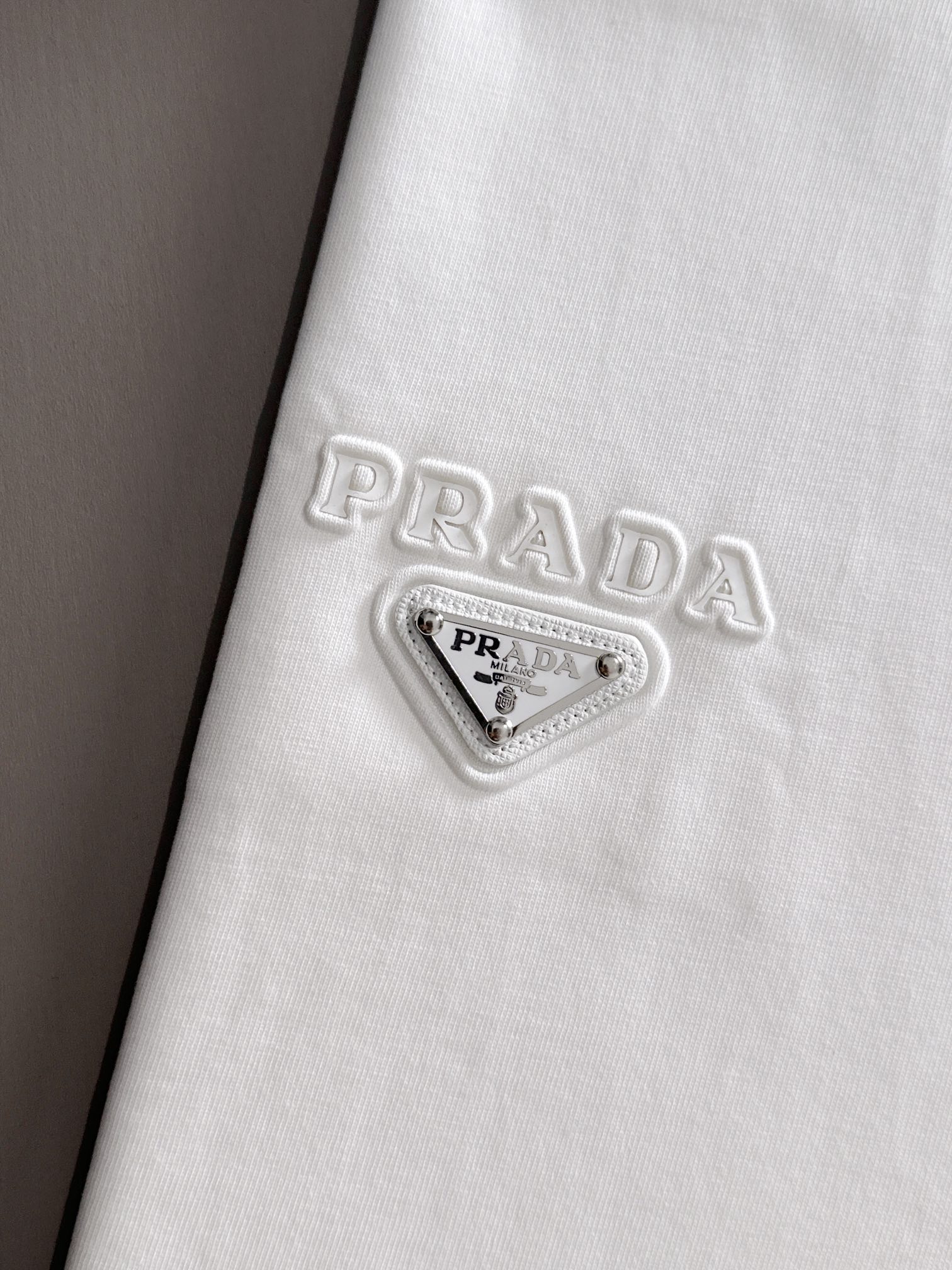 【Prada】プラダ 2025年春夏新作 ブラック/ホワイト 半袖 T138054