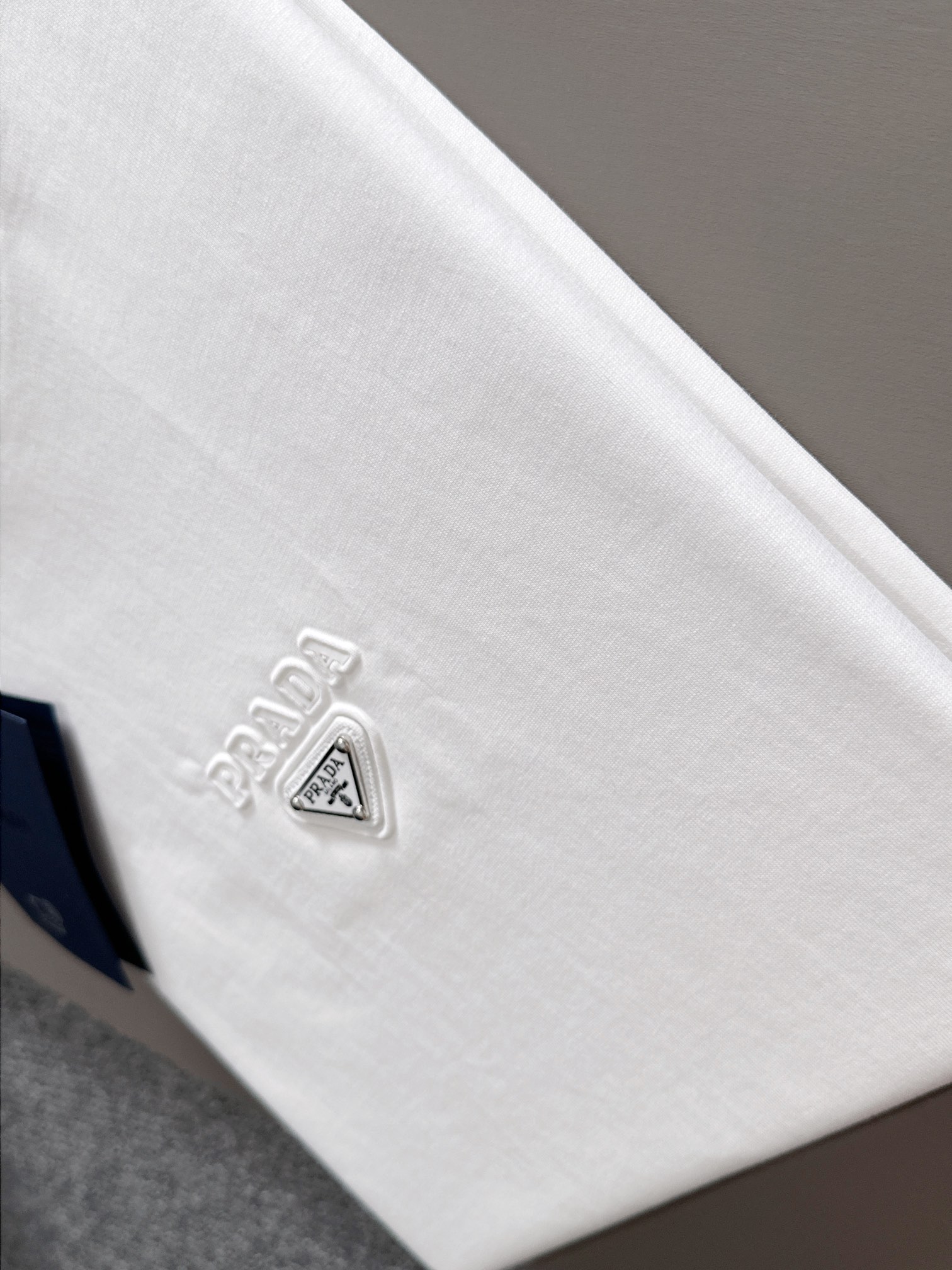 【Prada】プラダ 2025年春夏新作 ブラック/ホワイト 半袖 T138054