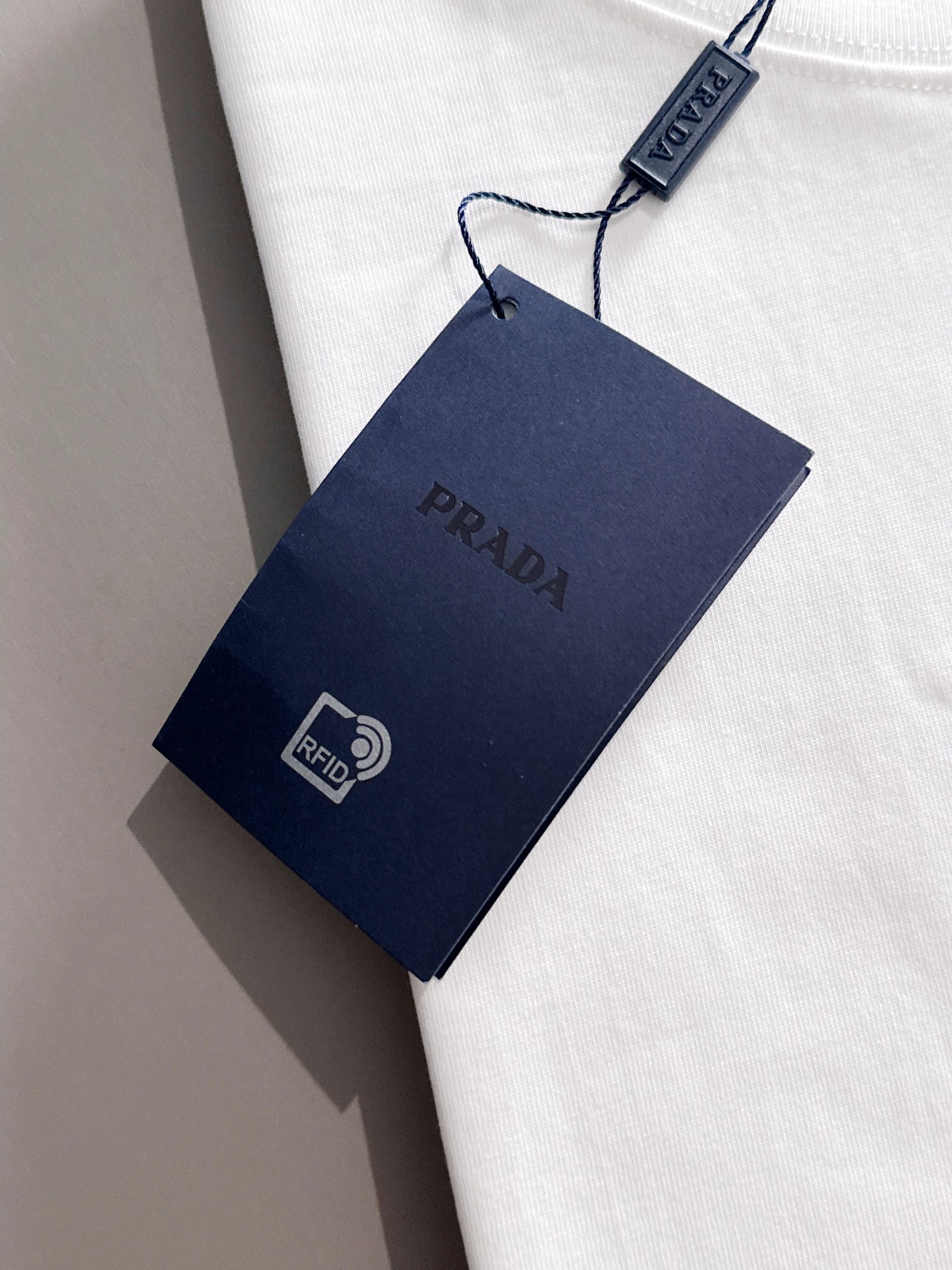 【Prada】プラダ 2025年春夏新作 ブラック/ホワイト 半袖 T138054