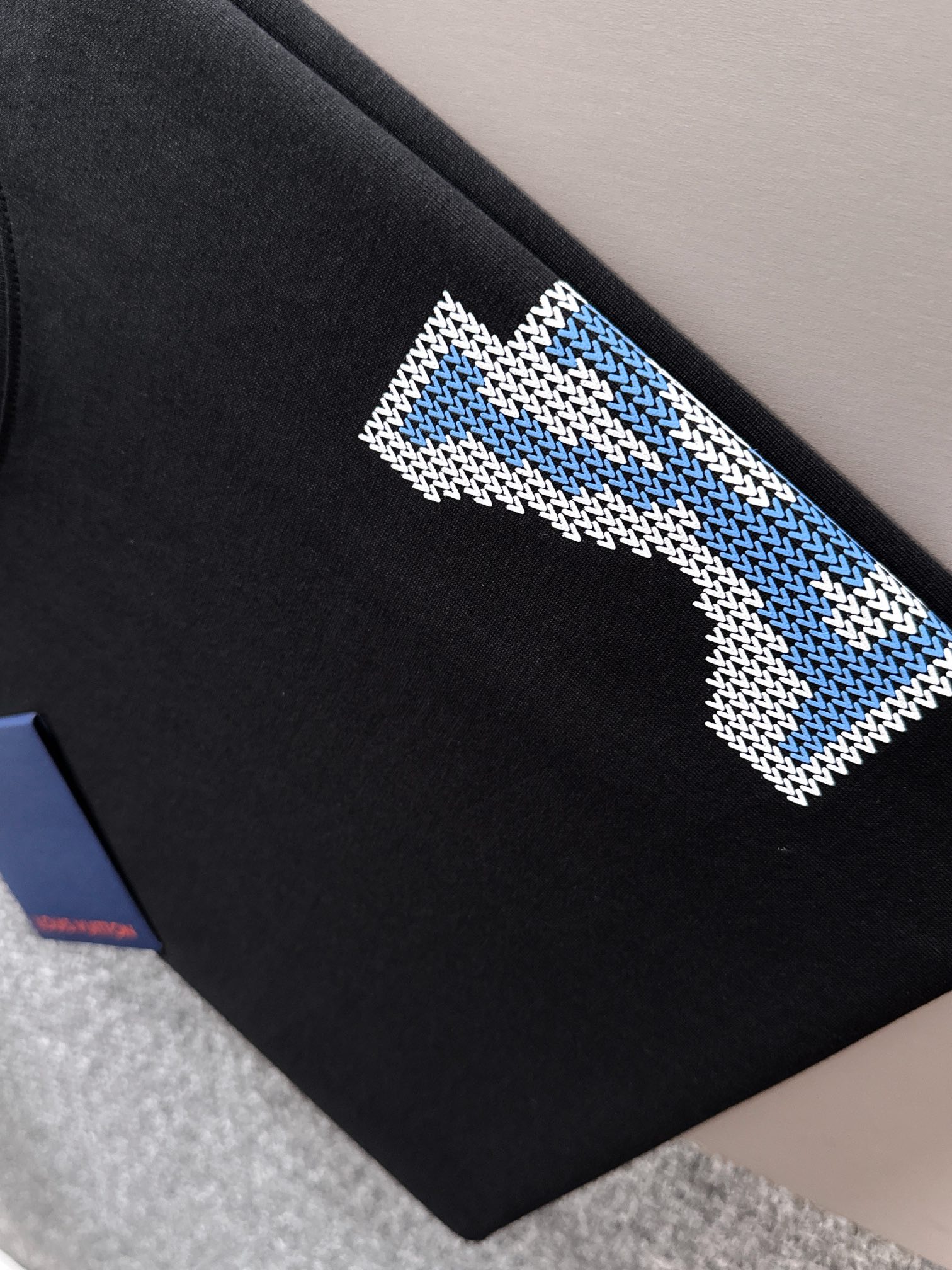 ルイ・ヴィトン 2025年春夏新作 ブラック/ホワイト 半袖 T138053