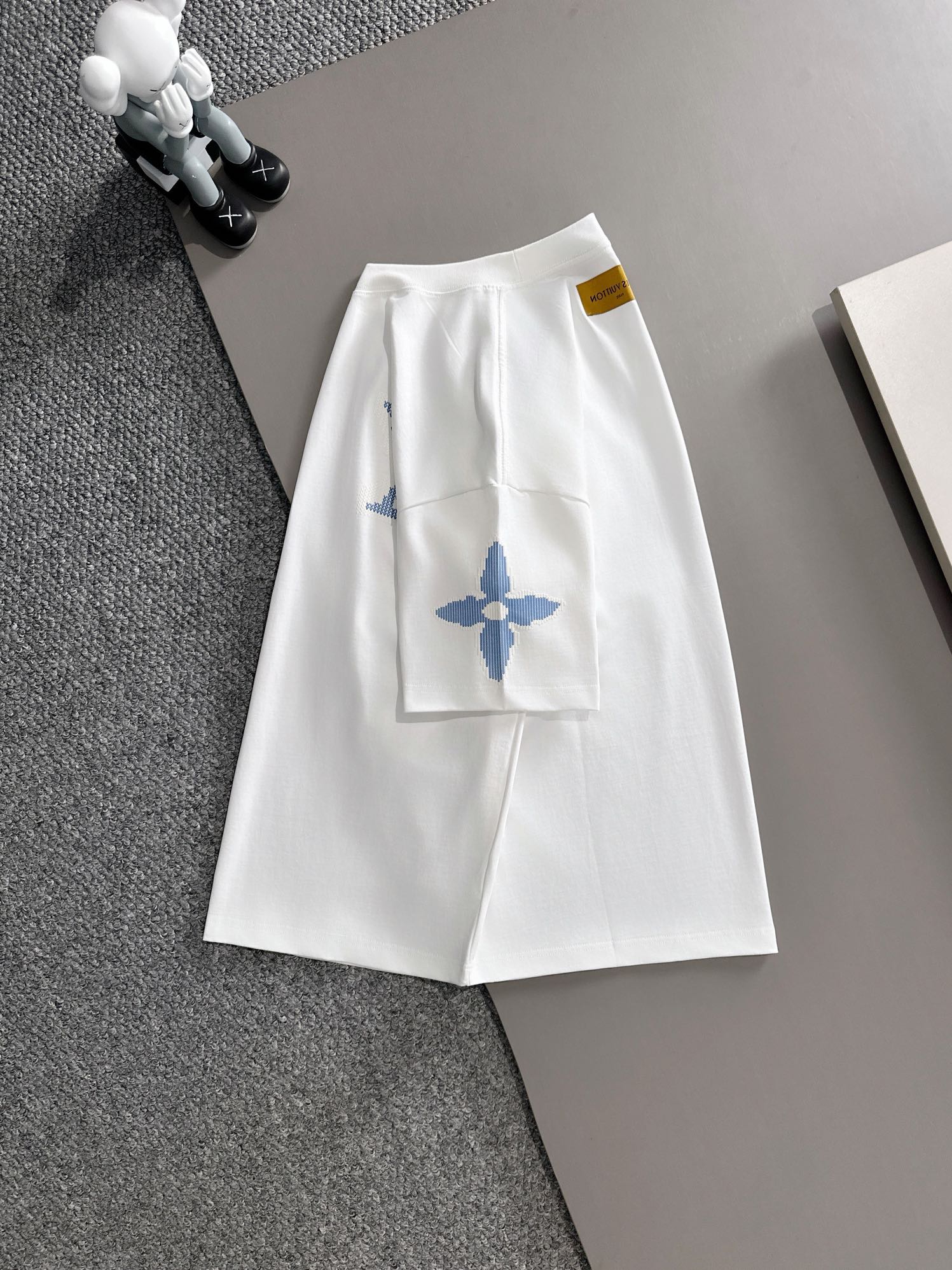 ルイ・ヴィトン 2025年春夏新作 ブラック/ホワイト 半袖 T138053